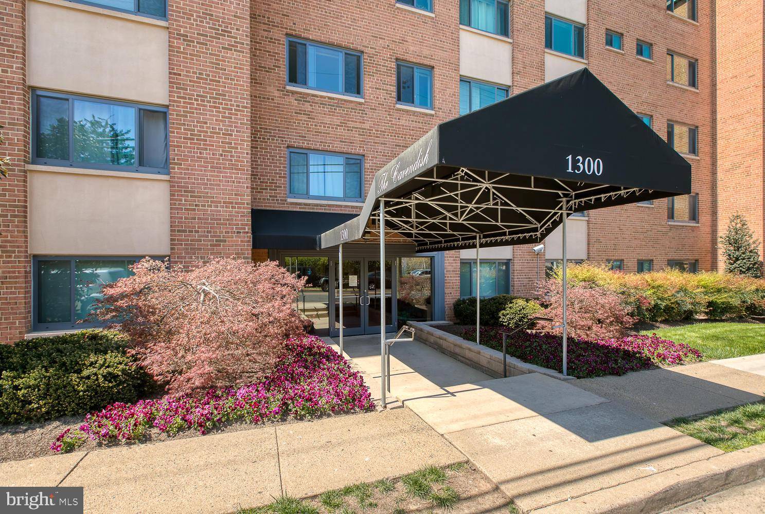 Arlington, VA 22202,1300 S ARLINGTON RIDGE RD #418