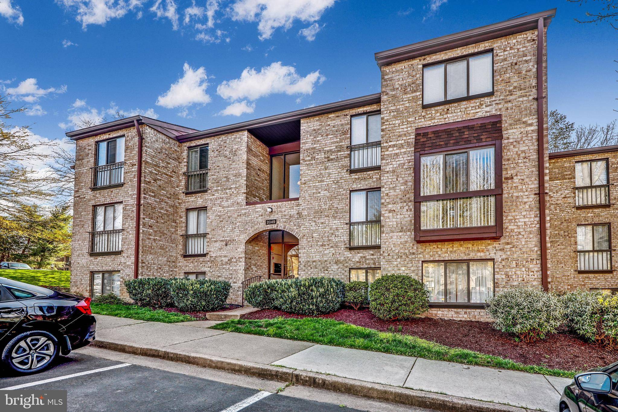 Reston, VA 20191,2049 ROYAL FERN CT #21C