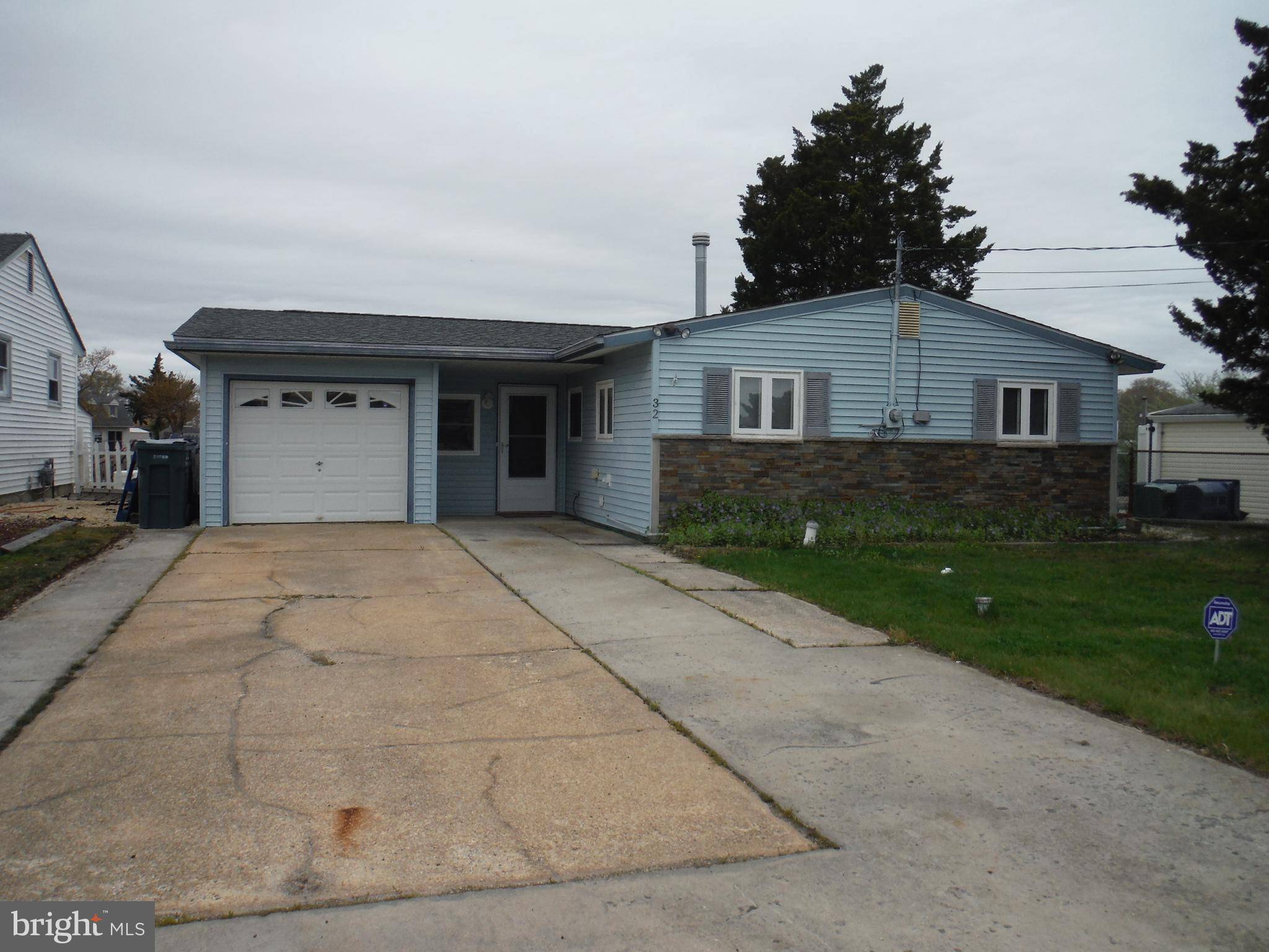 Tuckerton, NJ 08087,32 LAKE SAINT CLAIR DR