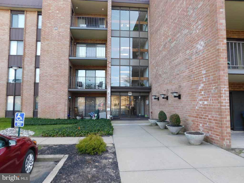 Philadelphia, PA 19114,6305 DELAIRE LANDING RD #305