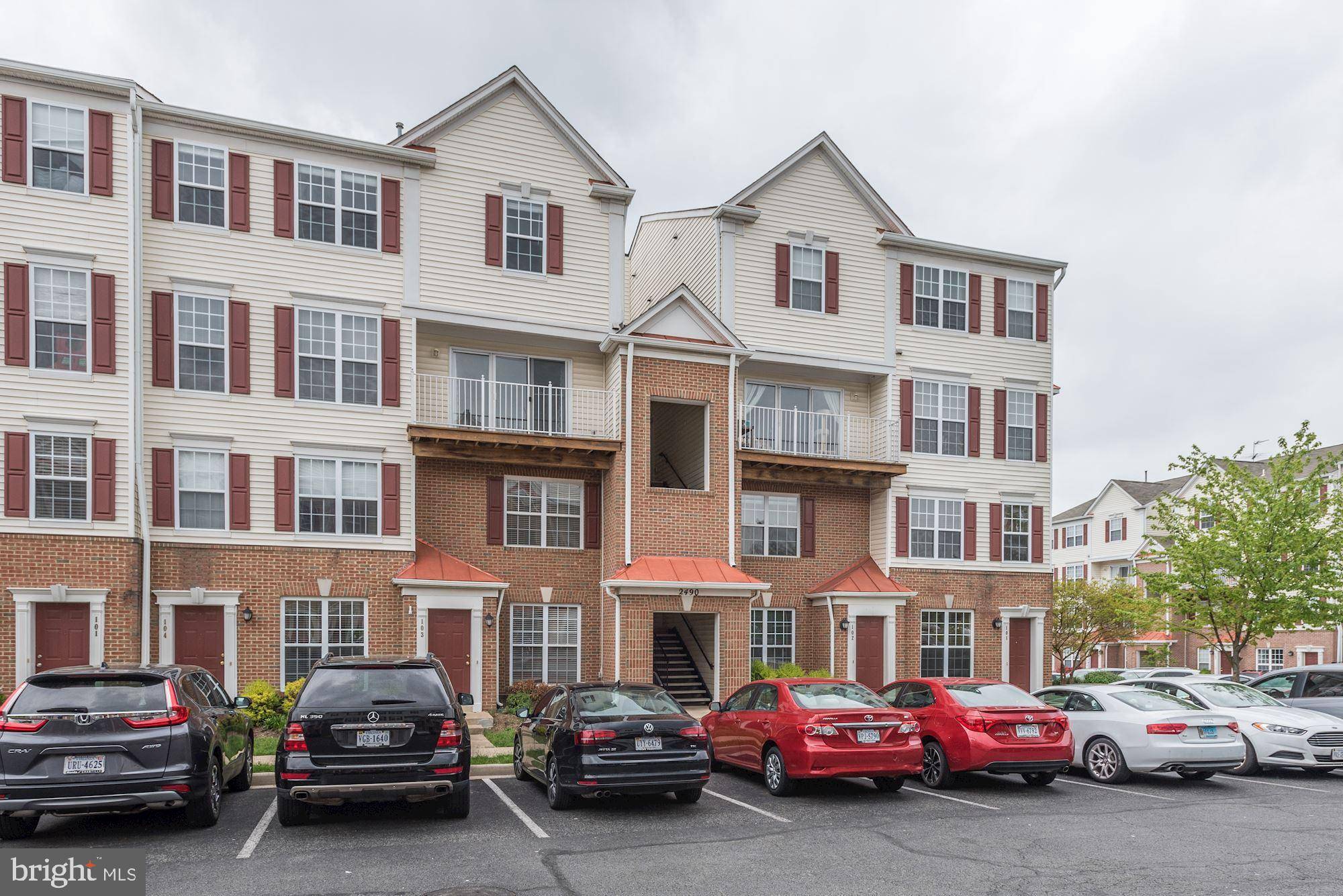 Herndon, VA 20171,2490 QUICK ST #304