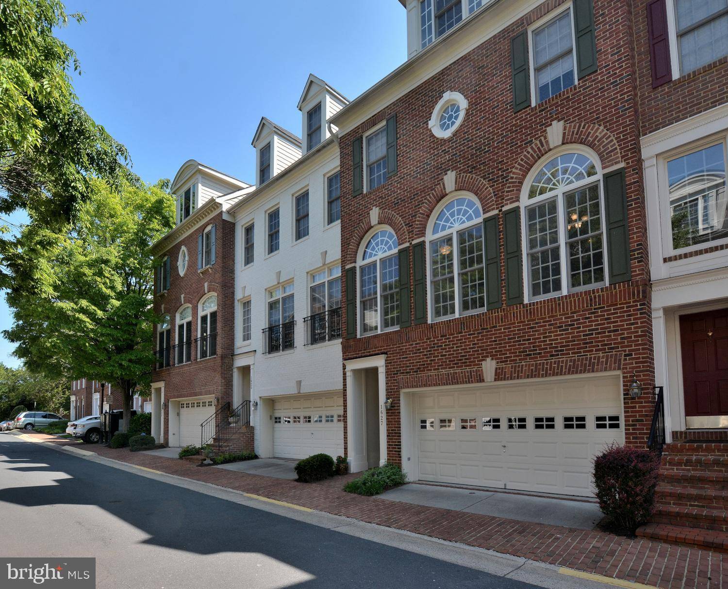 Mclean, VA 22102,1627 COLONIAL HILLS DR