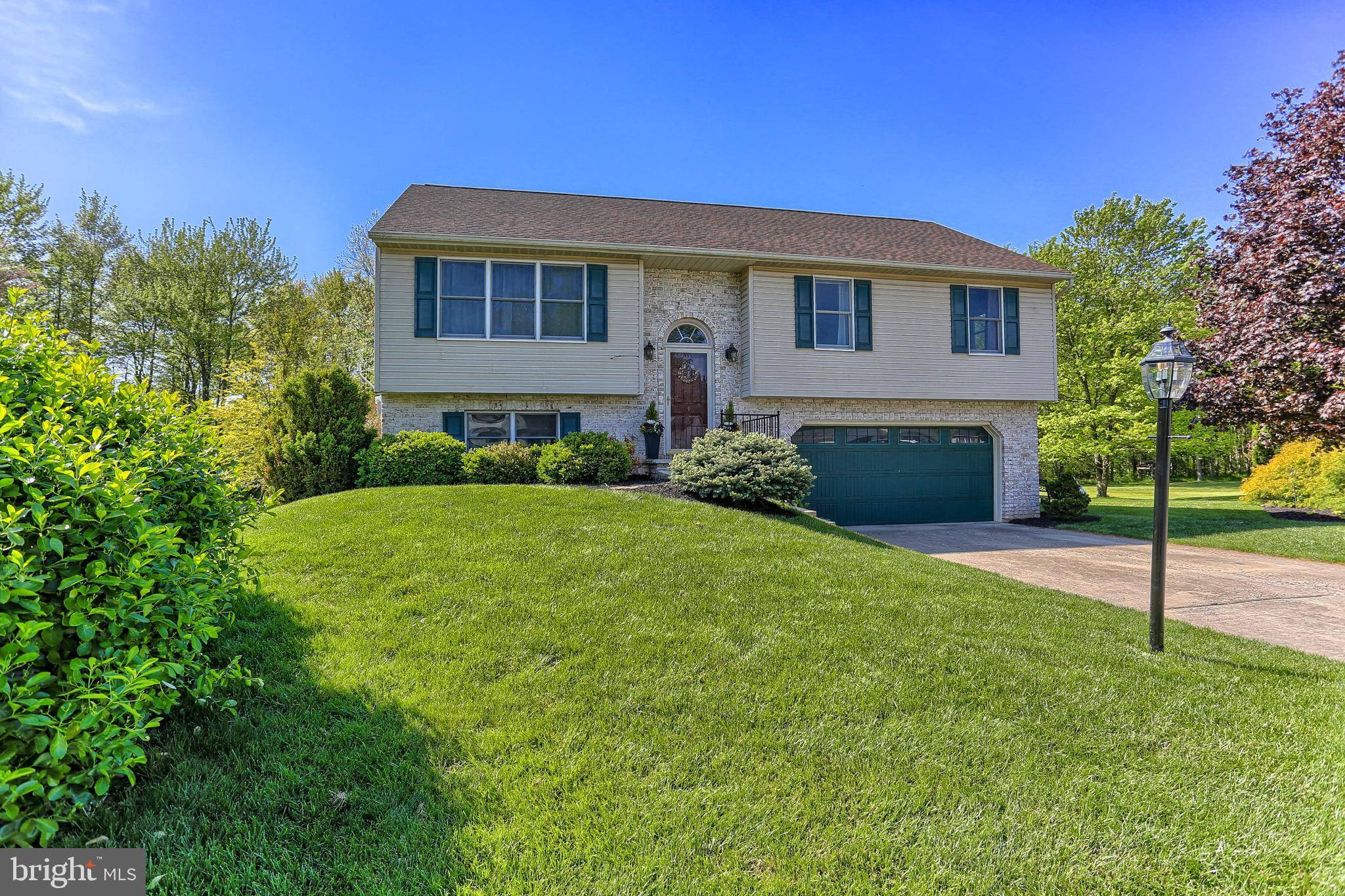 Manchester, PA 17345,90 LOCUST CT