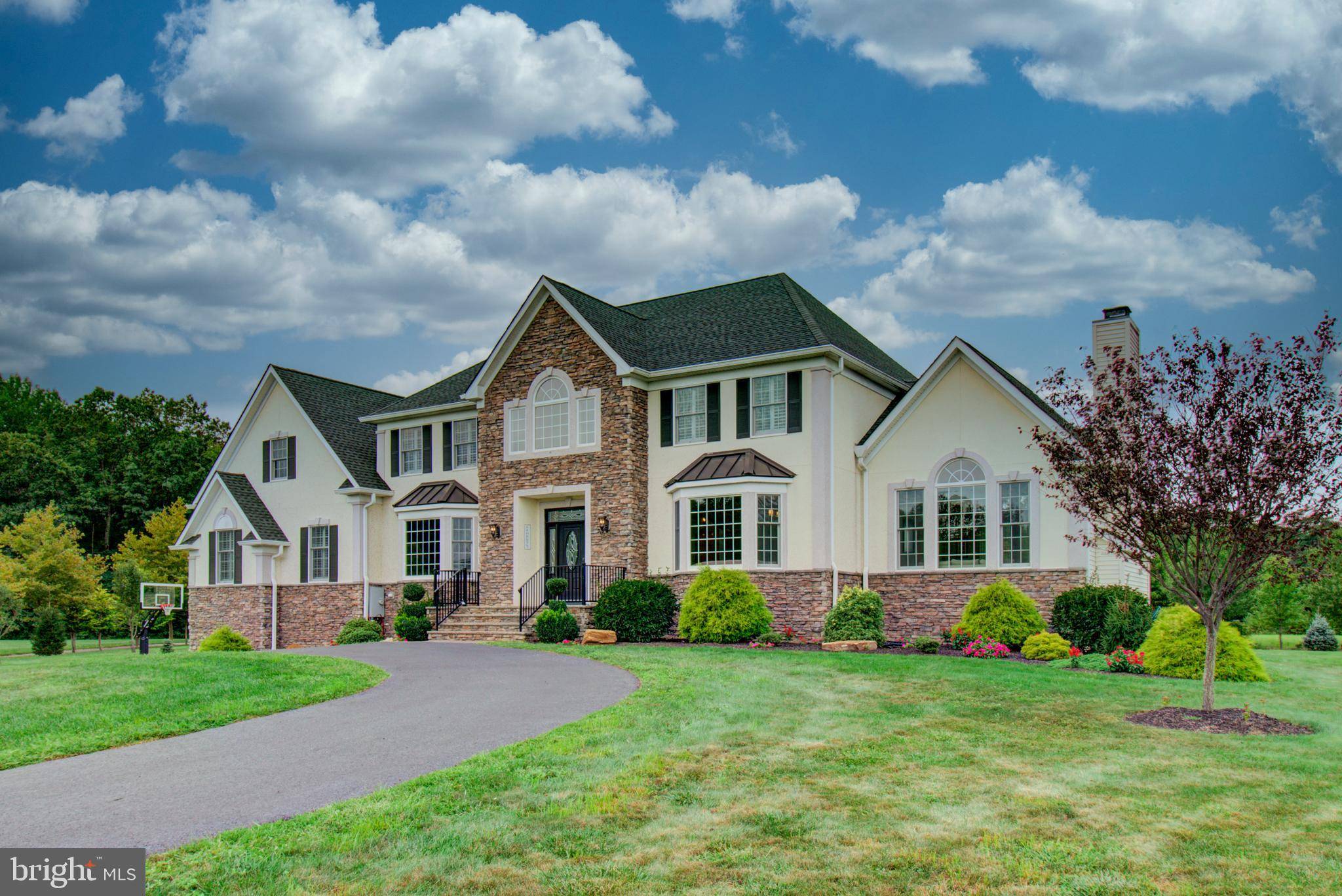 Robbinsville, NJ 08691,10 LANDVIEW CT