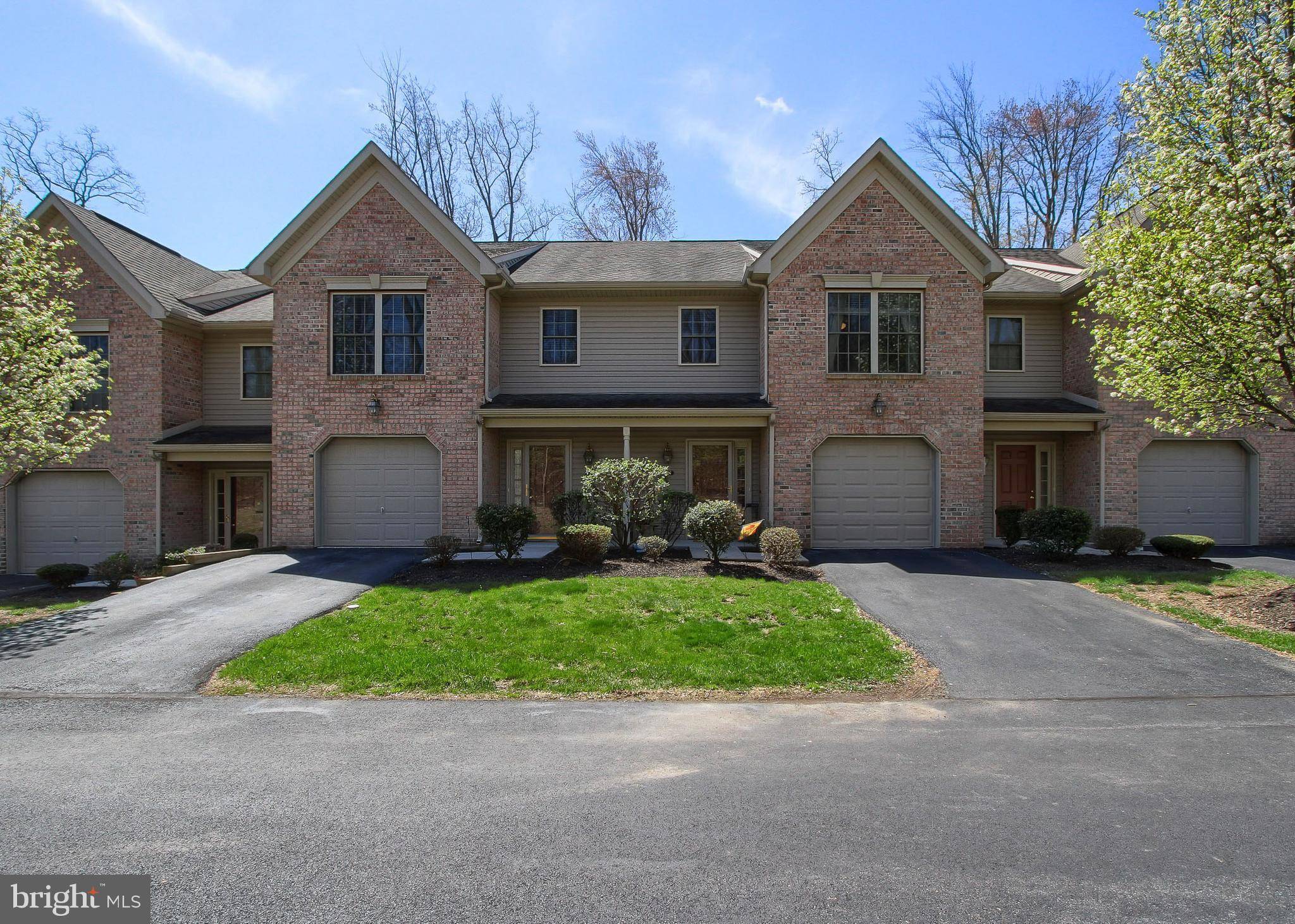 Harrisburg, PA 17110,527 POND VIEW CT