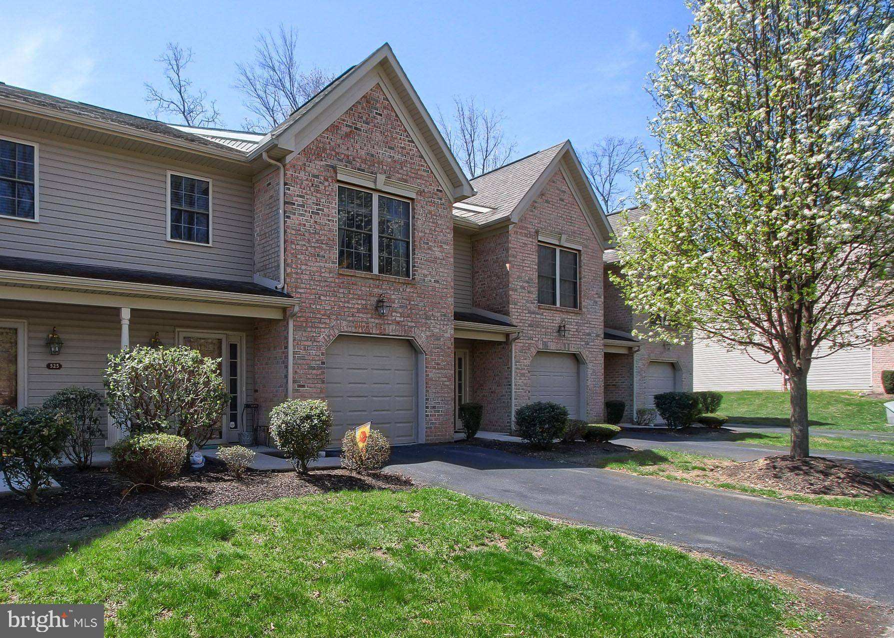 Harrisburg, PA 17110,527 POND VIEW CT