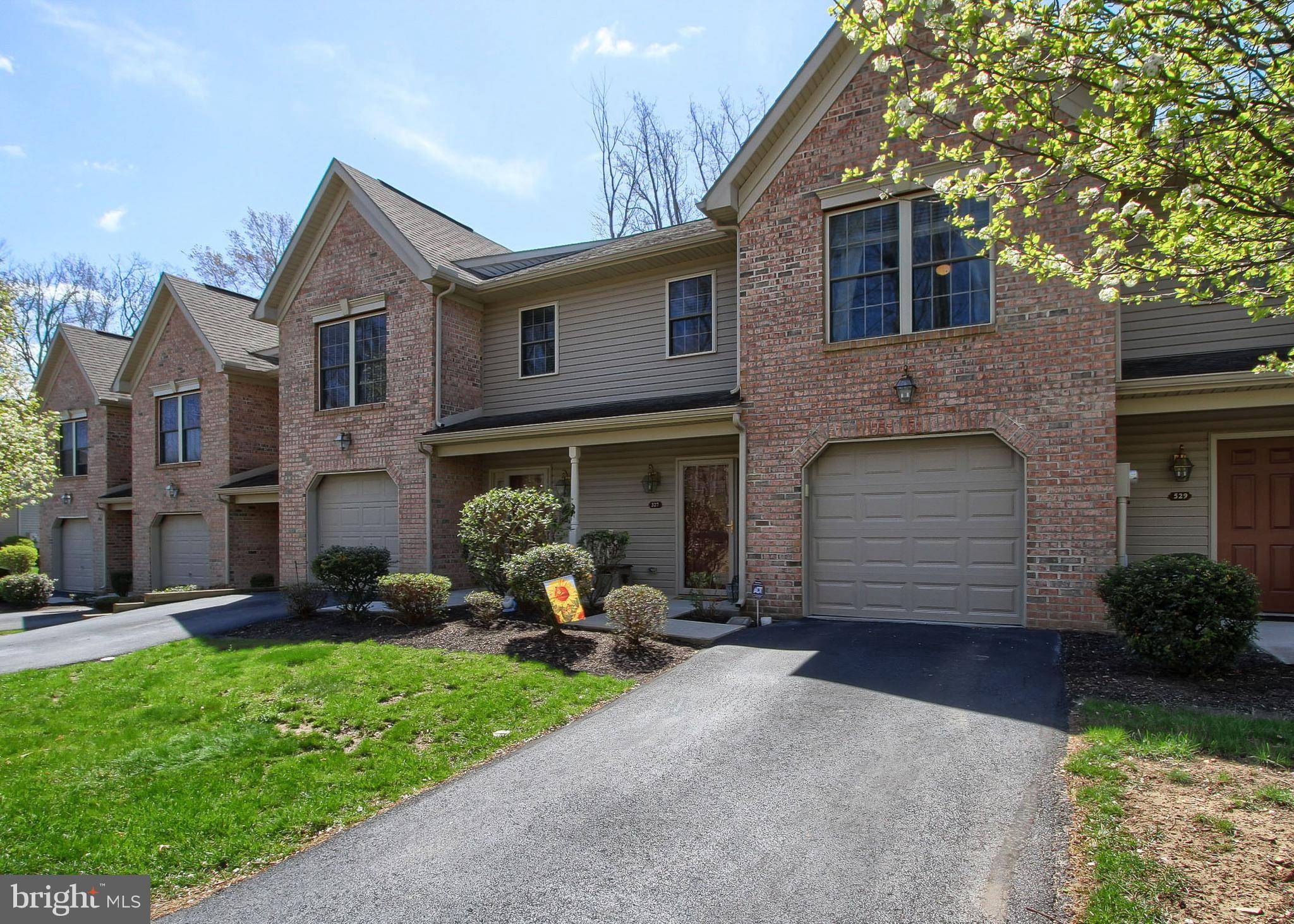 Harrisburg, PA 17110,527 POND VIEW CT