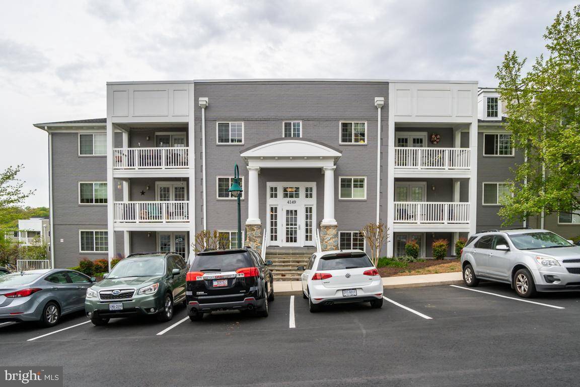 Arlington, VA 22204,4149 S FOUR MILE RUN DR #102