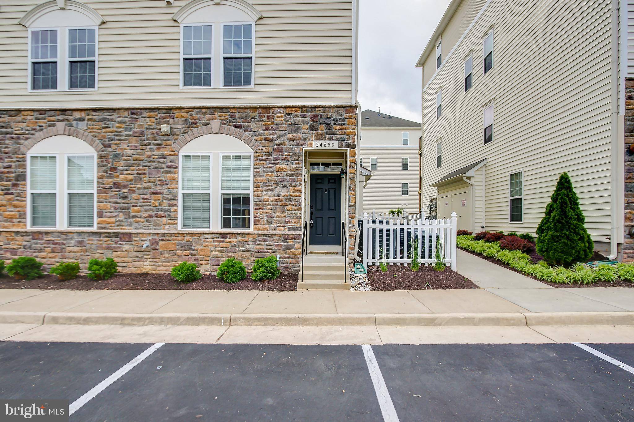 Aldie, VA 20105,24680 BYRNE MEADOW SQ