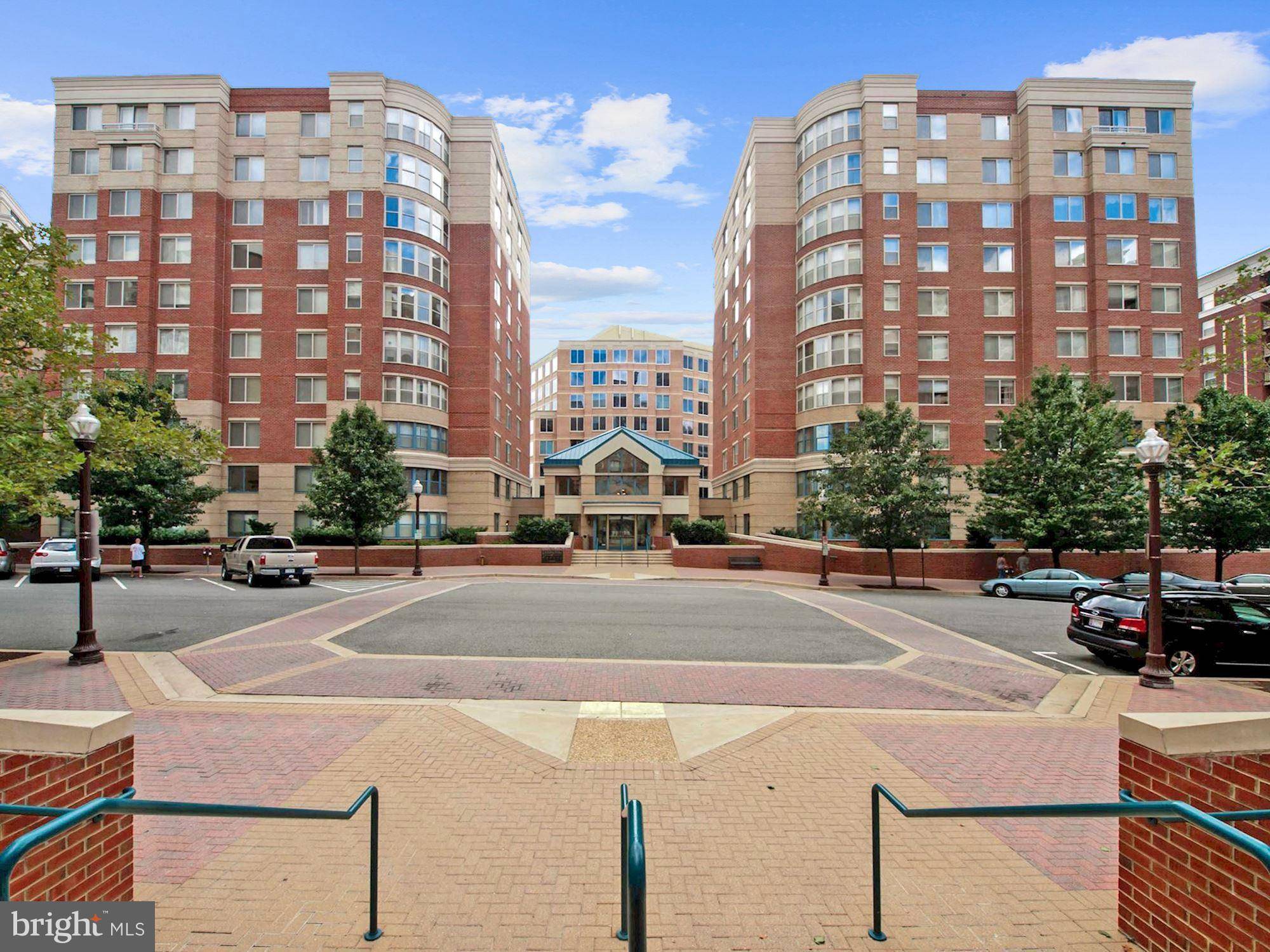 Arlington, VA 22203,3830 9TH ST N #904W