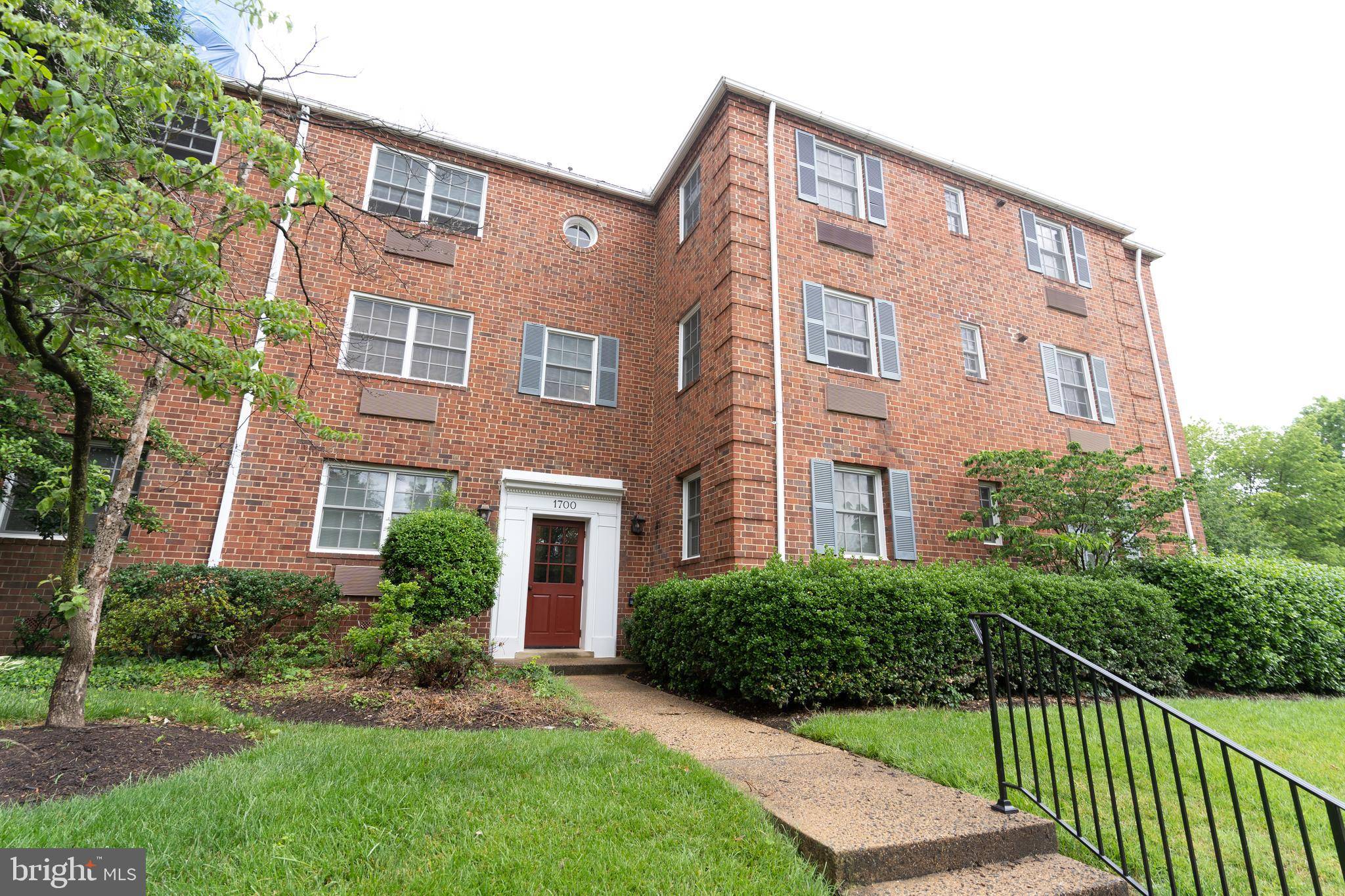 Alexandria, VA 22314,1700 W ABINGDON DR #302