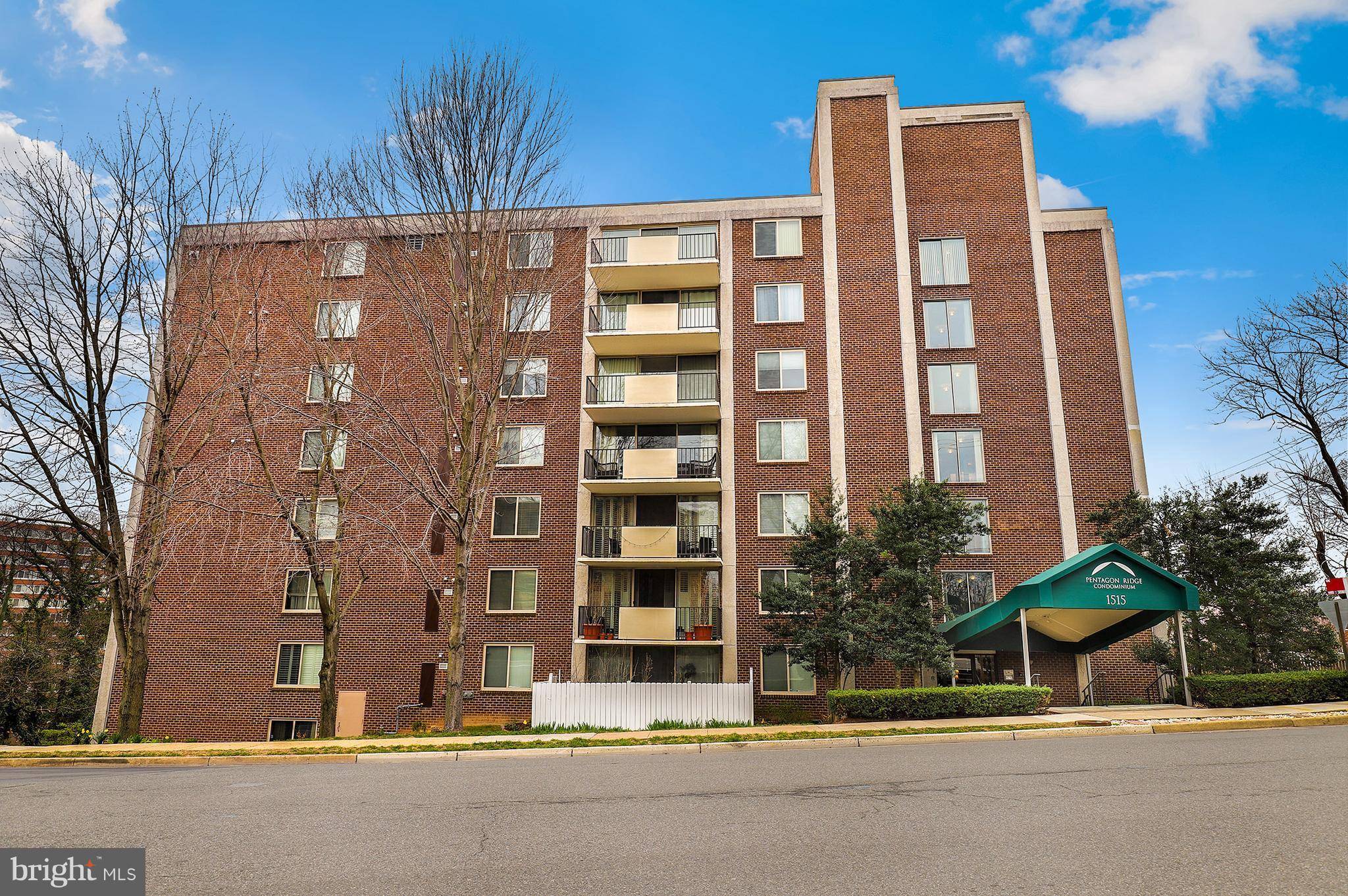 Arlington, VA 22202,1515 ARLINGTON RIDGE RD #702