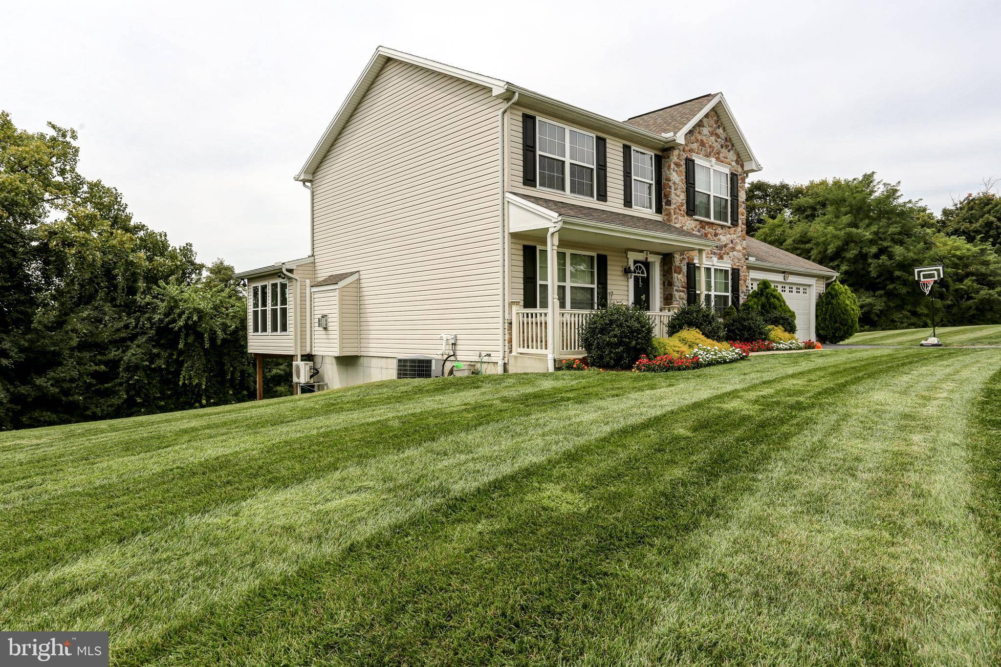 Harrisburg, PA 17111,5929 PINEDALE CT