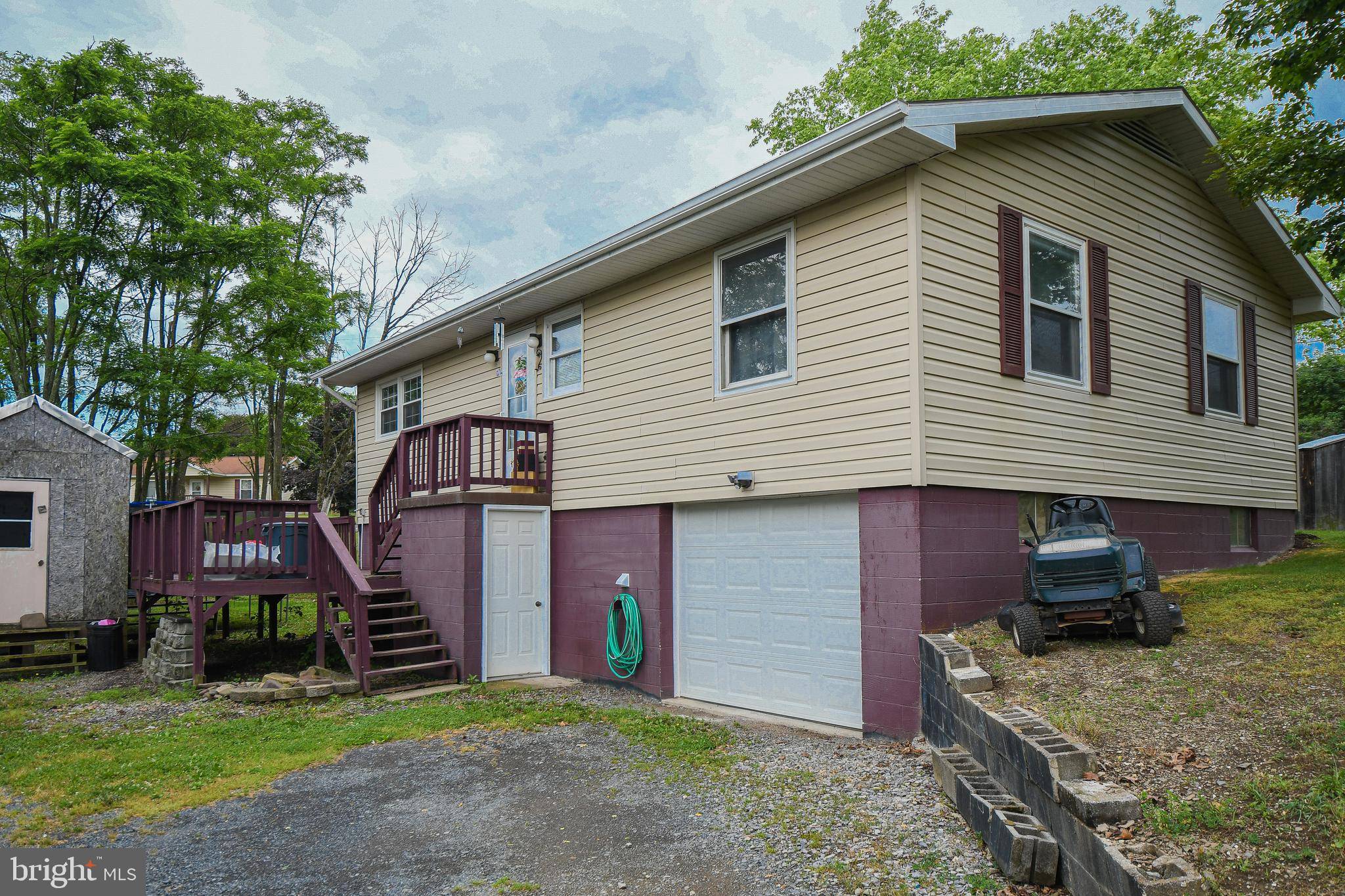 Keyser, WV 26726,24 TULIP DR