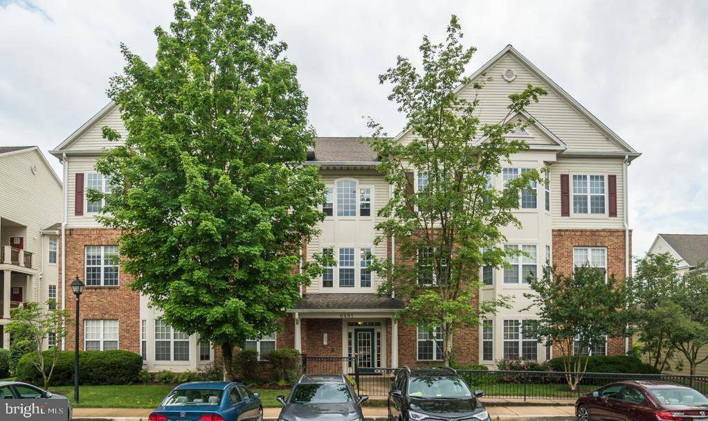 Alexandria, VA 22312,6481 CHEYENNE DR #301