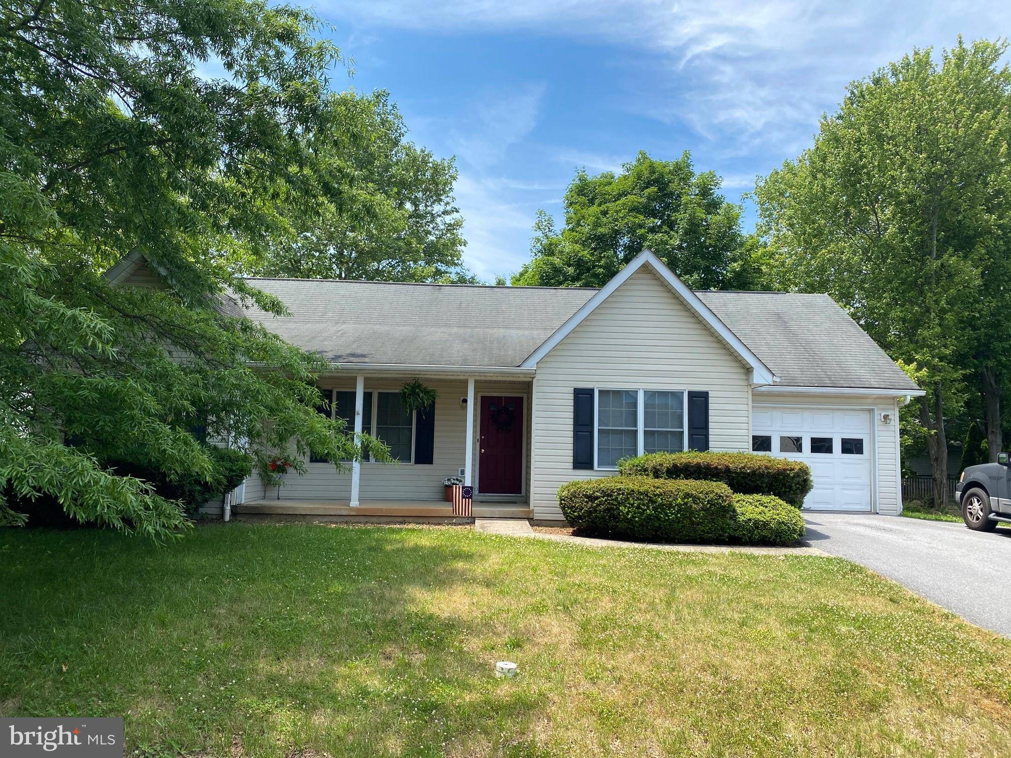 Falling Waters, WV 25419,180 AMBLER LN