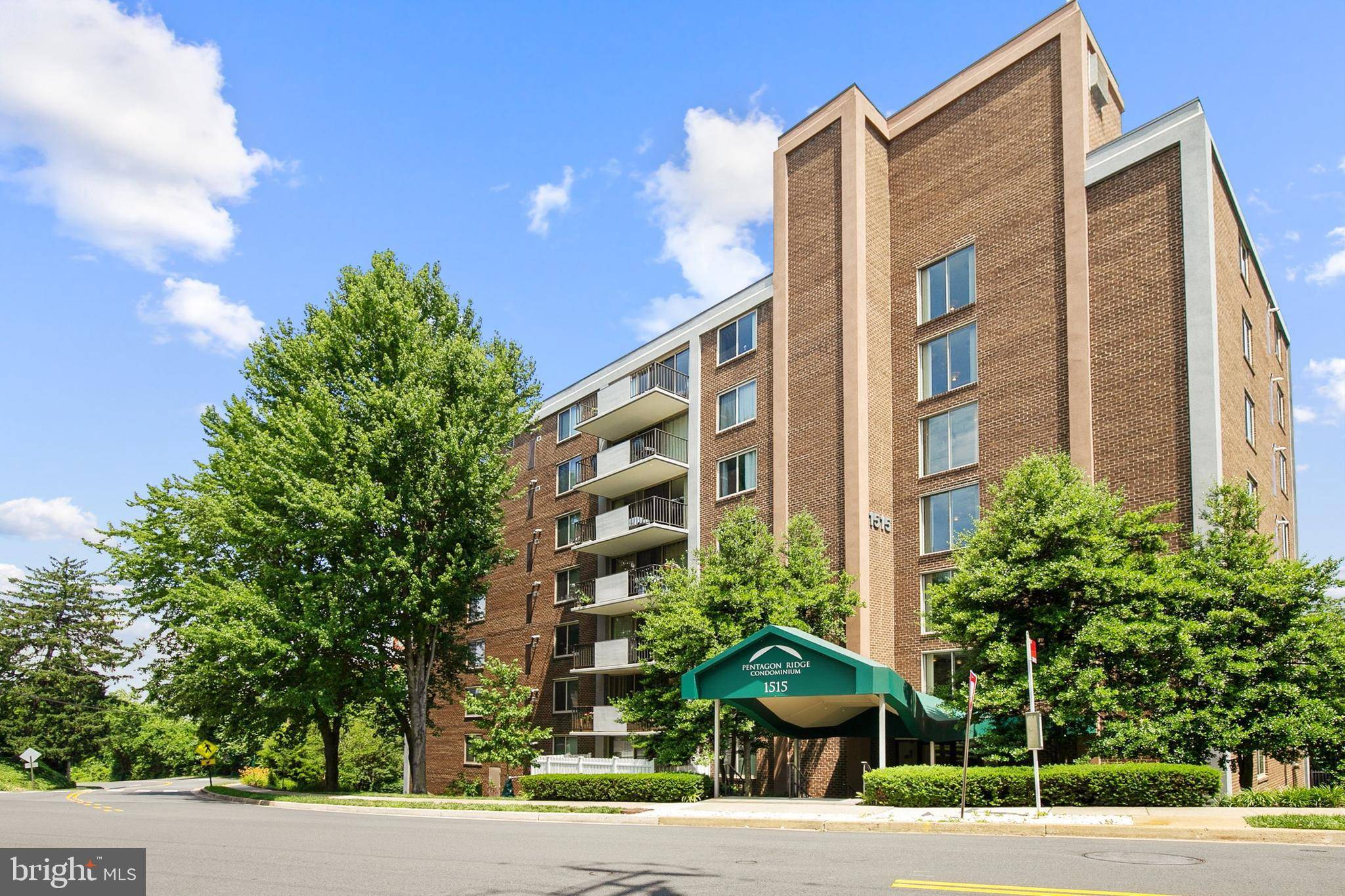 Arlington, VA 22202,1515 S ARLINGTON RIDGE RD #204