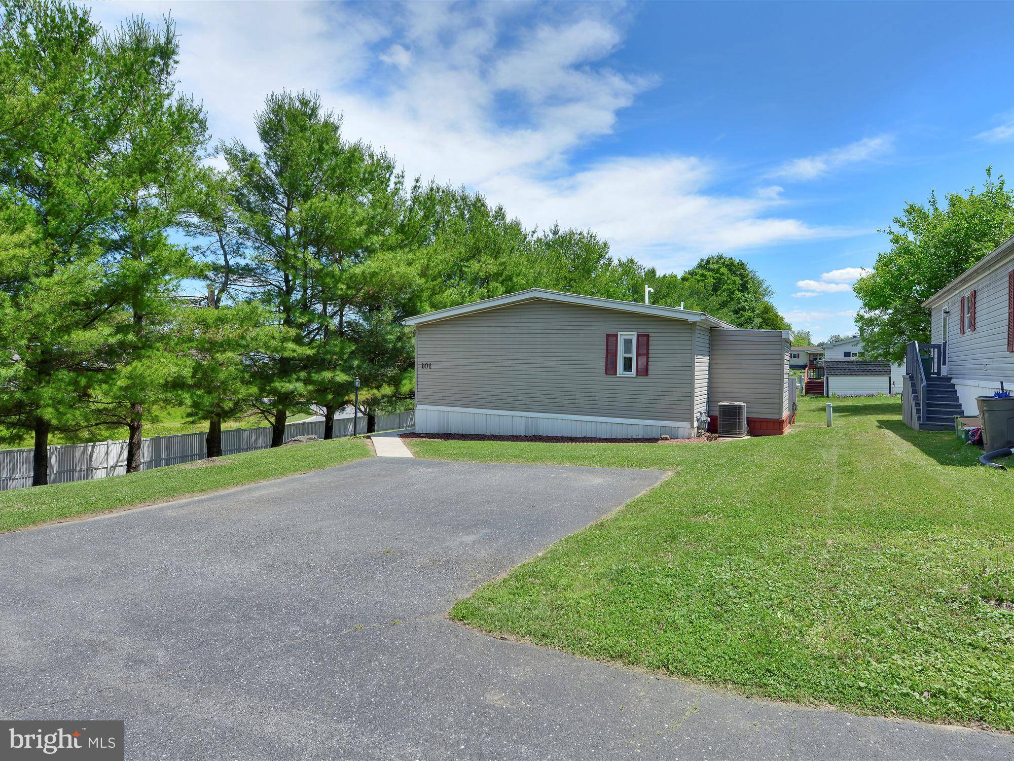 Lancaster, PA 17603,101 SPRINGFIELD CT