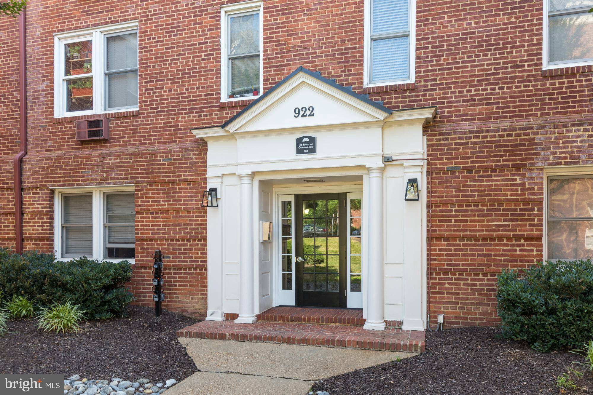 Alexandria, VA 22314,922 S WASHINGTON ST #207