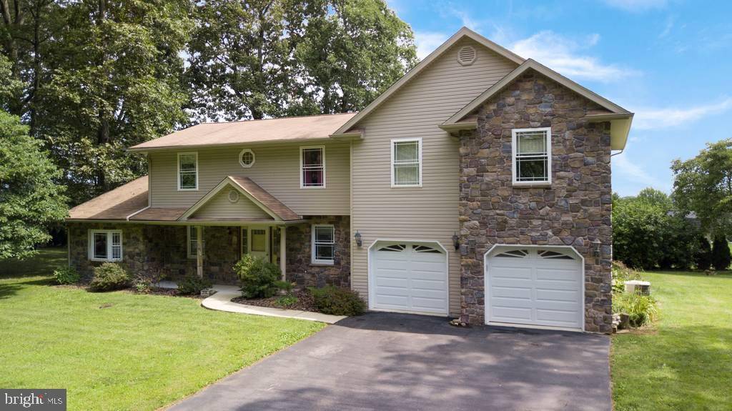 Nazareth, PA 18064,212 WOODLAND DR