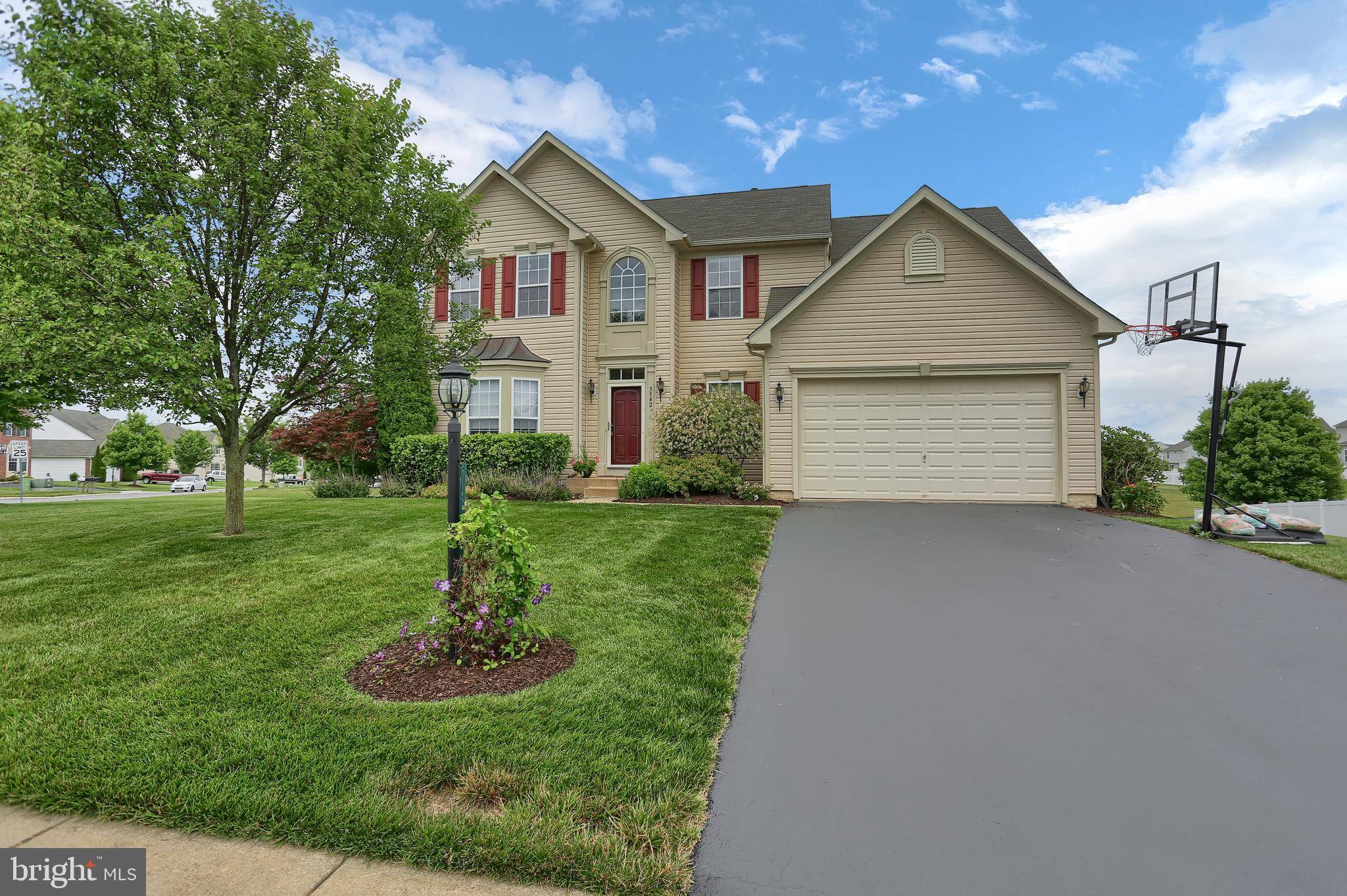 Spring Grove, PA 17362,3542 HARDWOOD TER