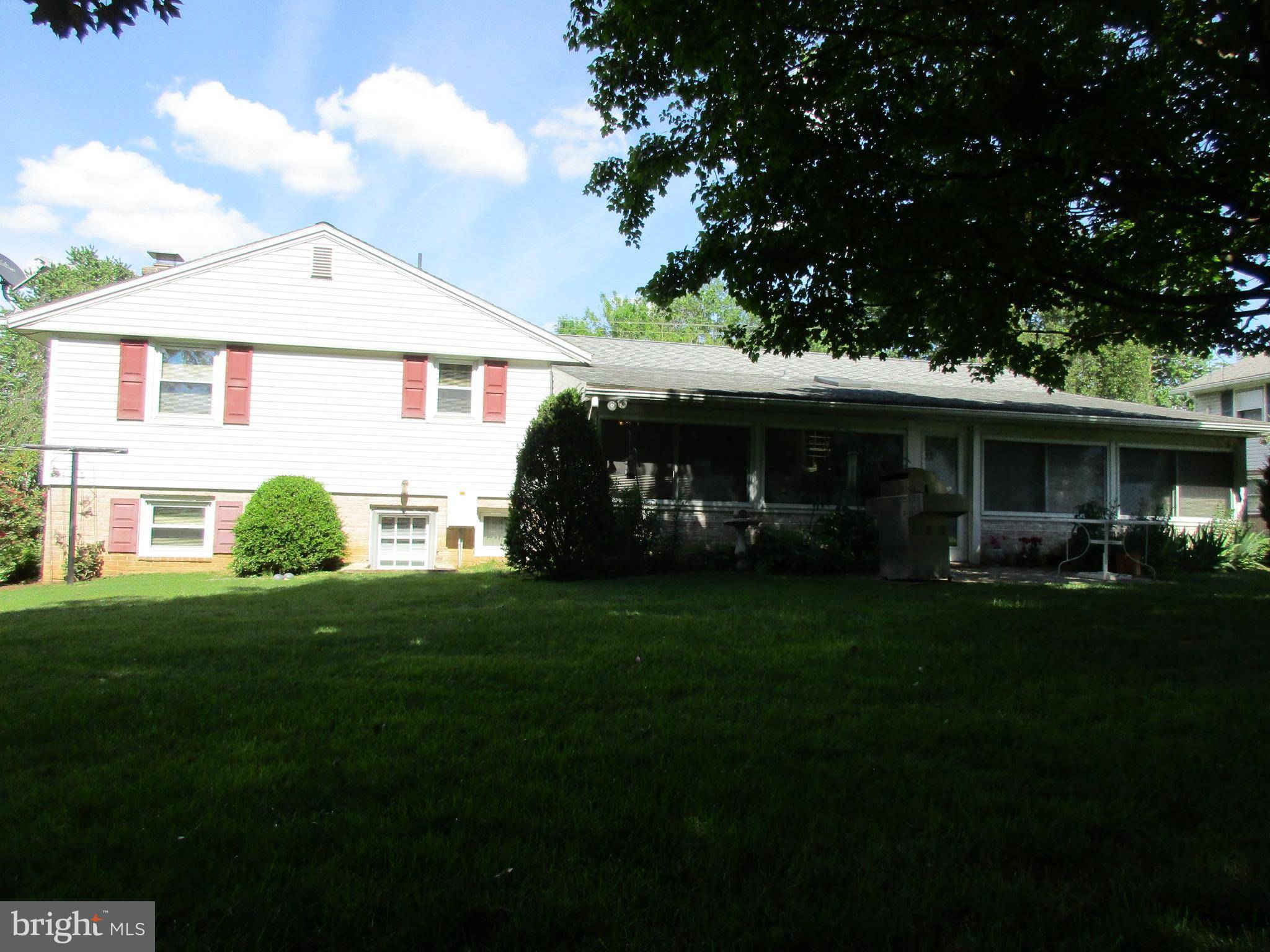 Leola, PA 17540,22 S FARMERSVILLE RD