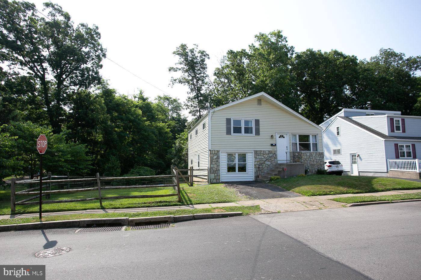 Glenside, PA 19038,957 MAPLE