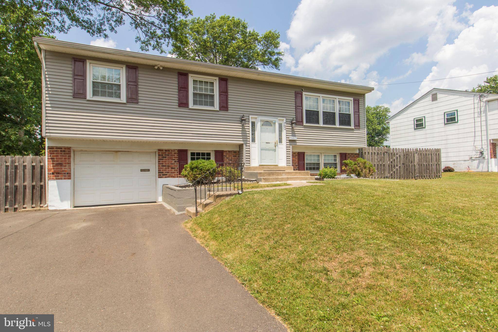 Warminster, PA 18974,792 MARTHA LN