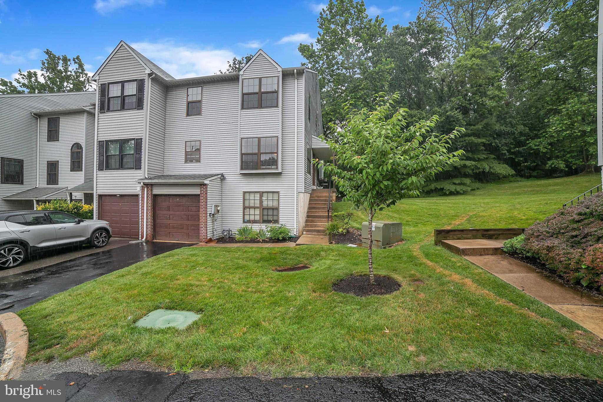 Lafayette Hill, PA 19444,9 HOLLY CT