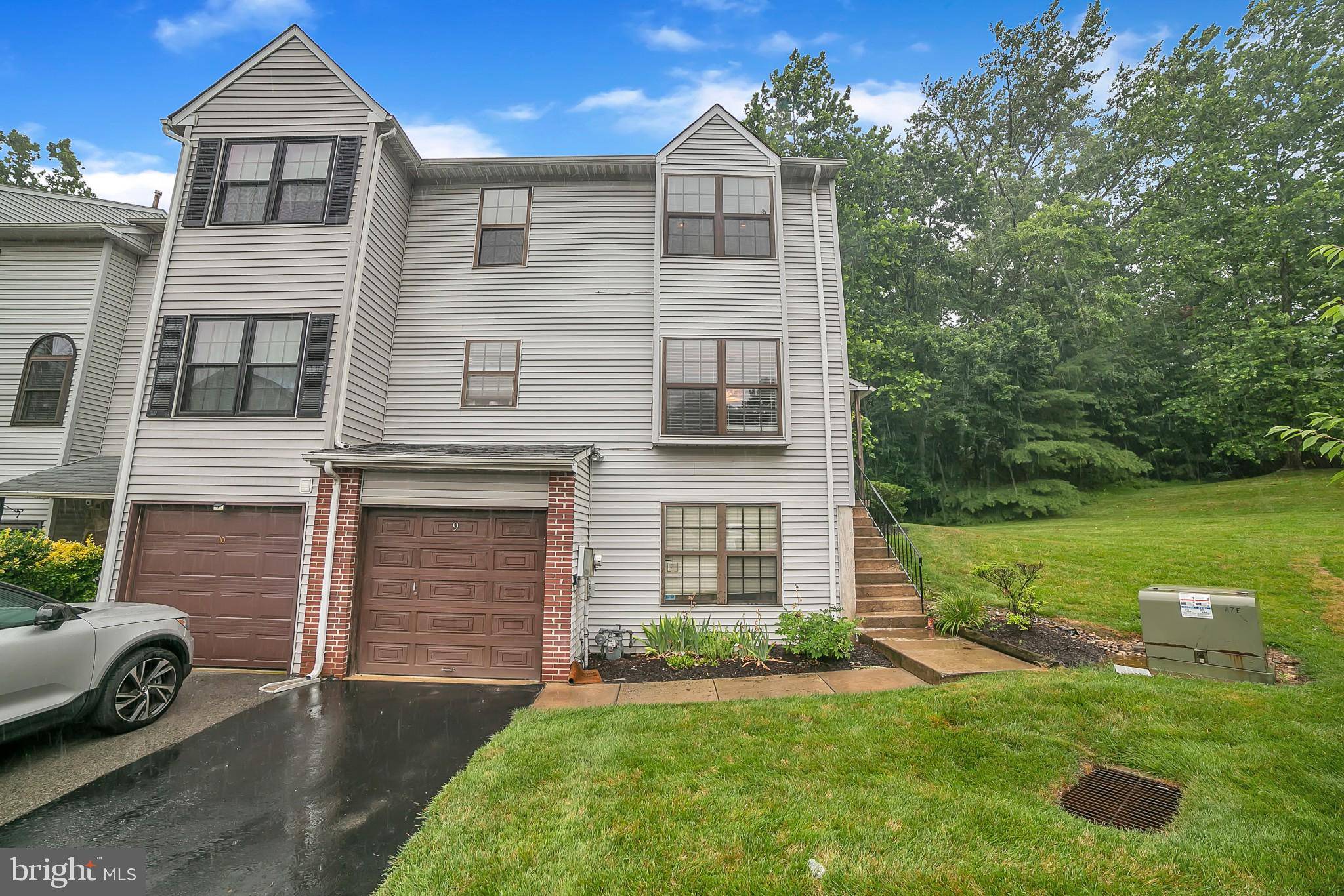 Lafayette Hill, PA 19444,9 HOLLY CT