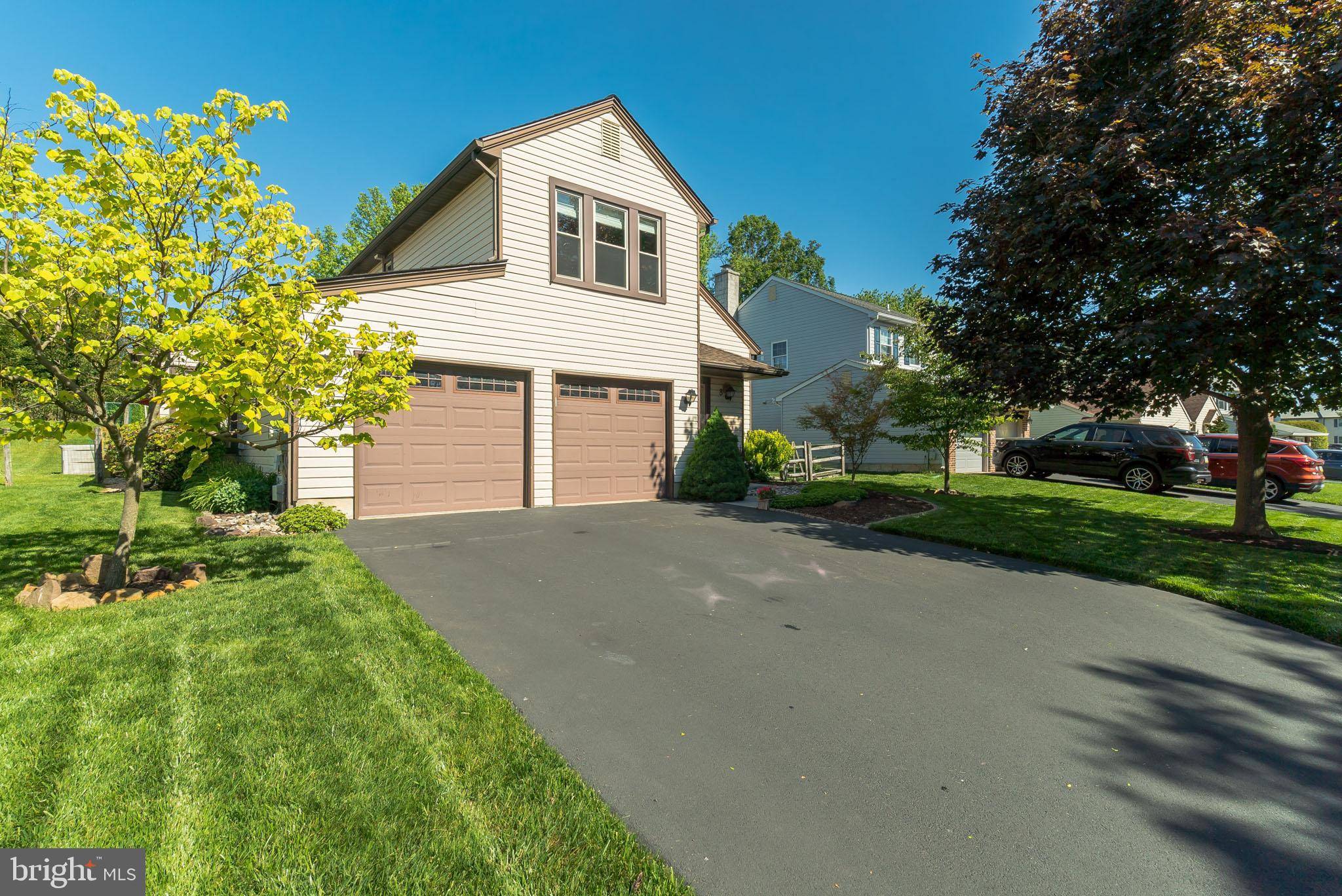 Horsham, PA 19044,8 BOULDER LN