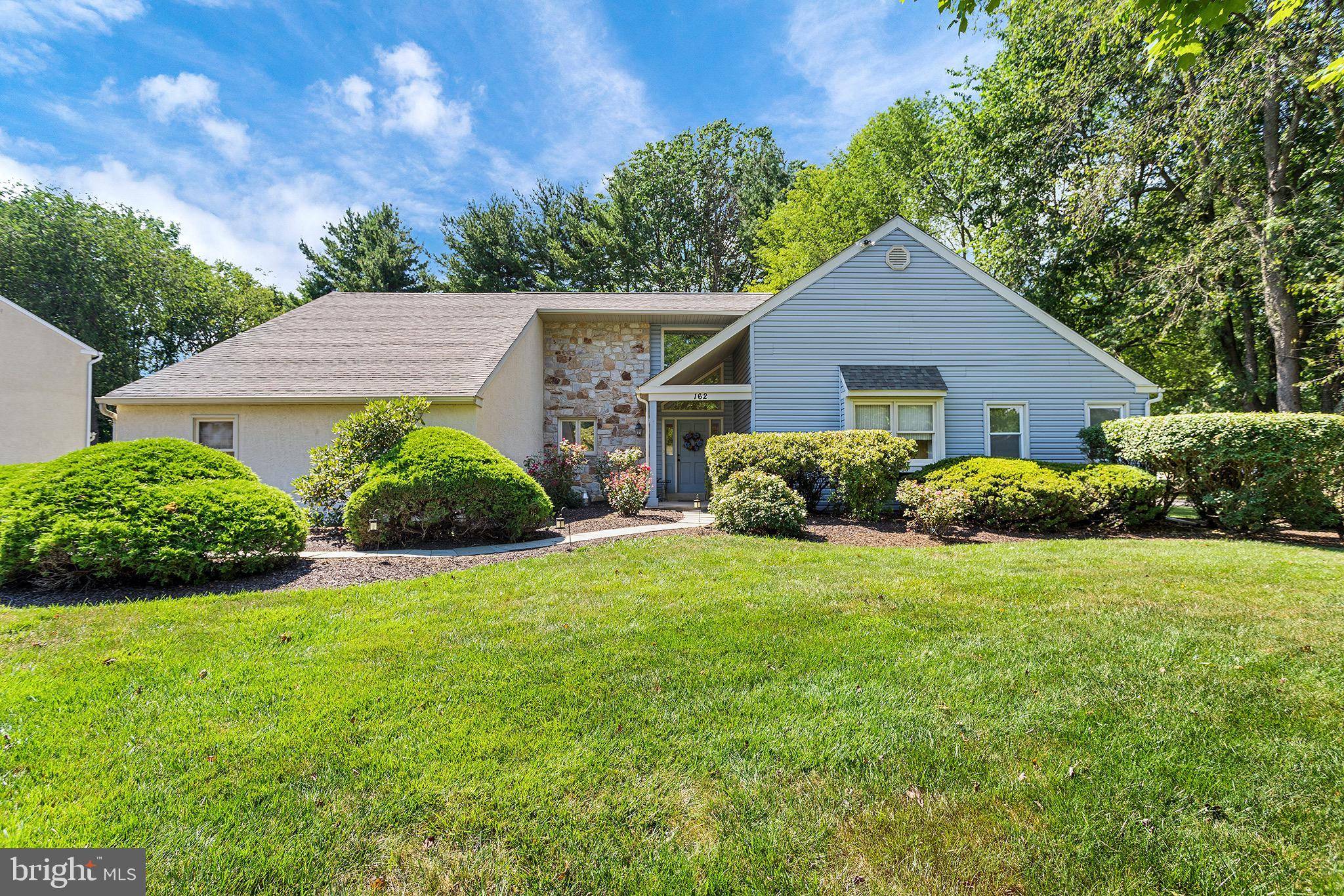 Newtown Square, PA 19073,162 HUNTERS RUN