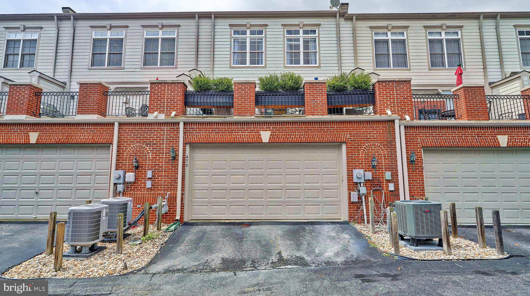 Woodbridge, VA 22191,476 HARBOR SIDE ST