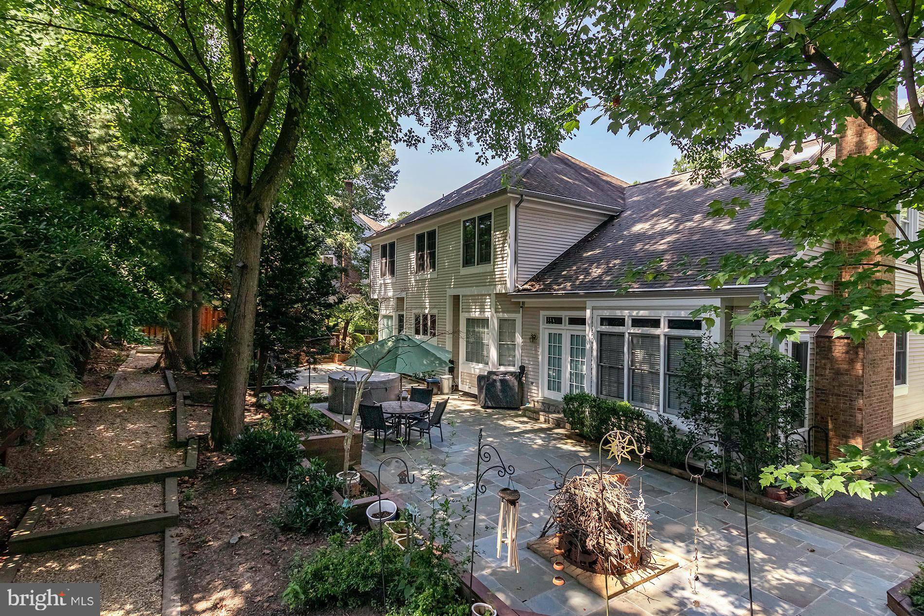 Vienna, VA 22180,307 SPRINGWOOD CT NE