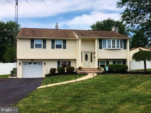 Warminster, PA 18974,842 FAIRFIELD DR