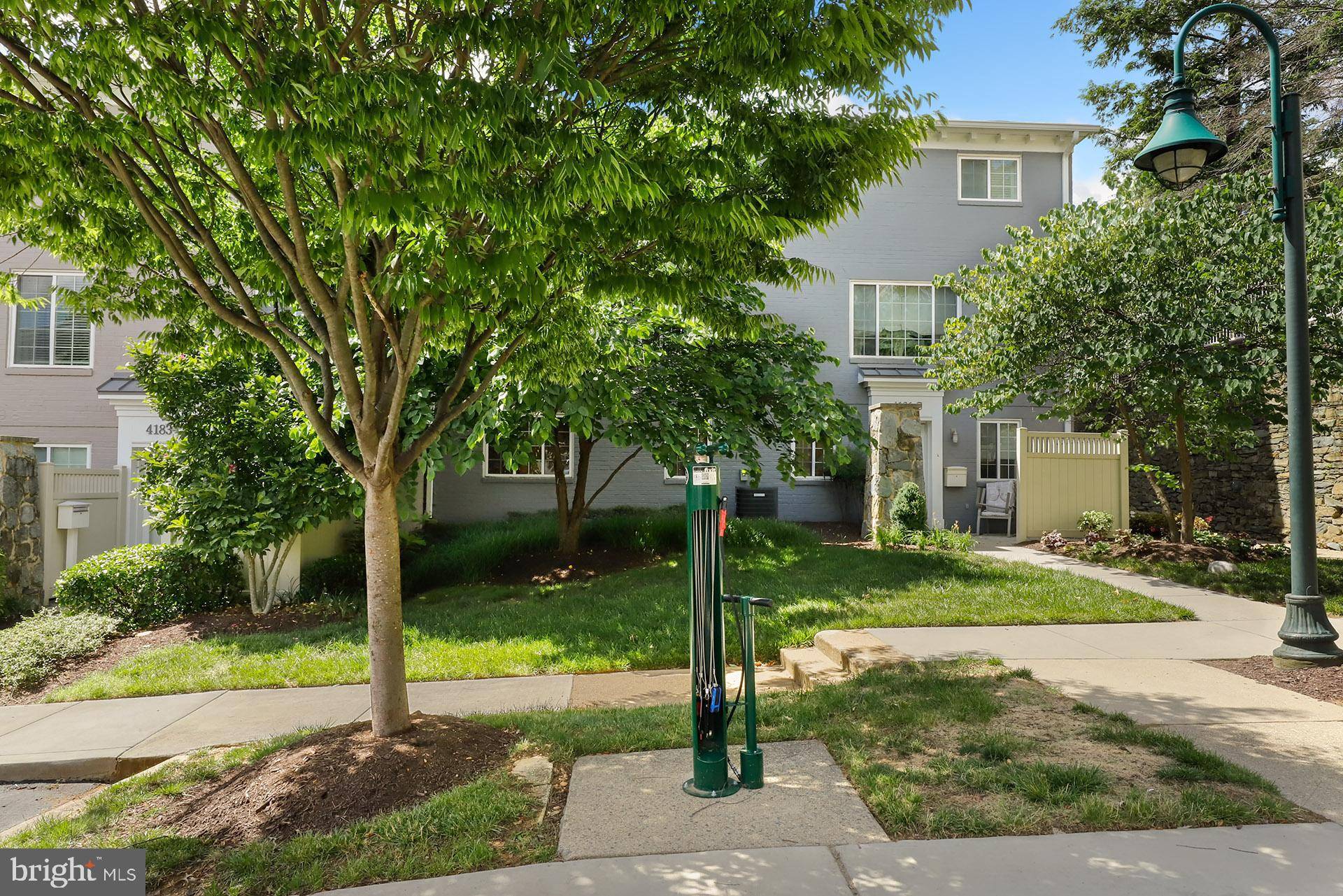 Arlington, VA 22204,4083 S FOUR MILE RUN DR #201