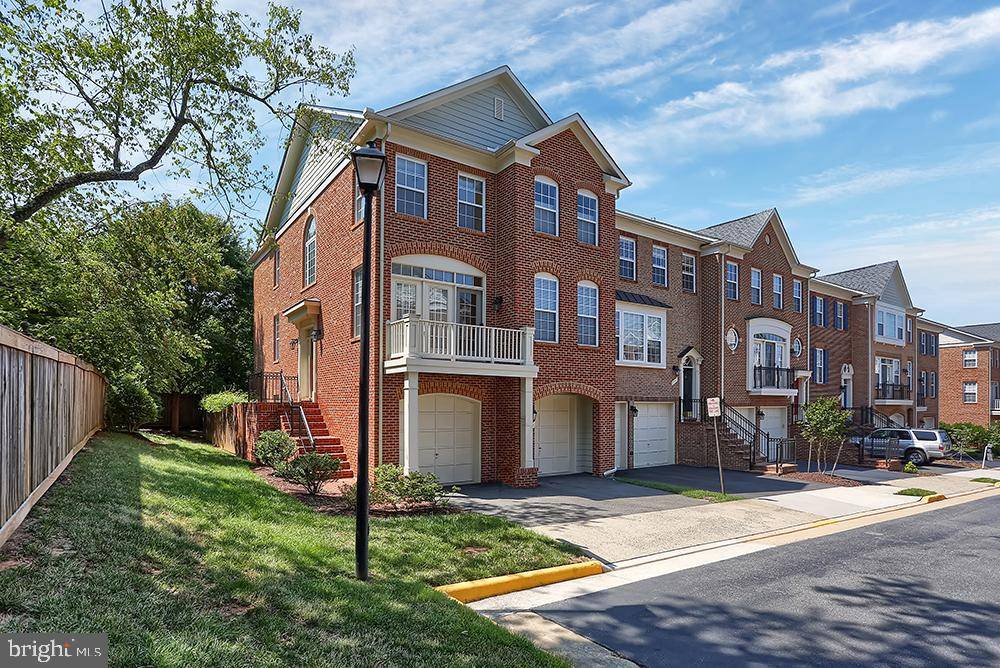 Fairfax, VA 22031,2998 THOMPSON PARK LN