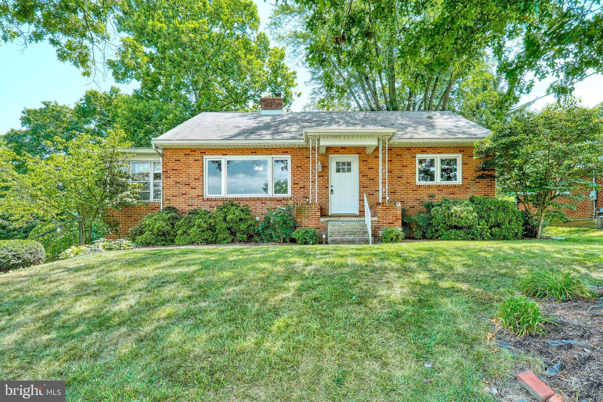 York, PA 17406,510 WOODLAND VIEW DR