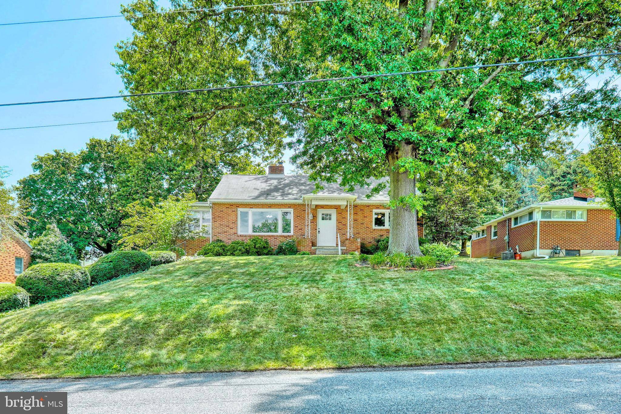 York, PA 17406,510 WOODLAND VIEW DR