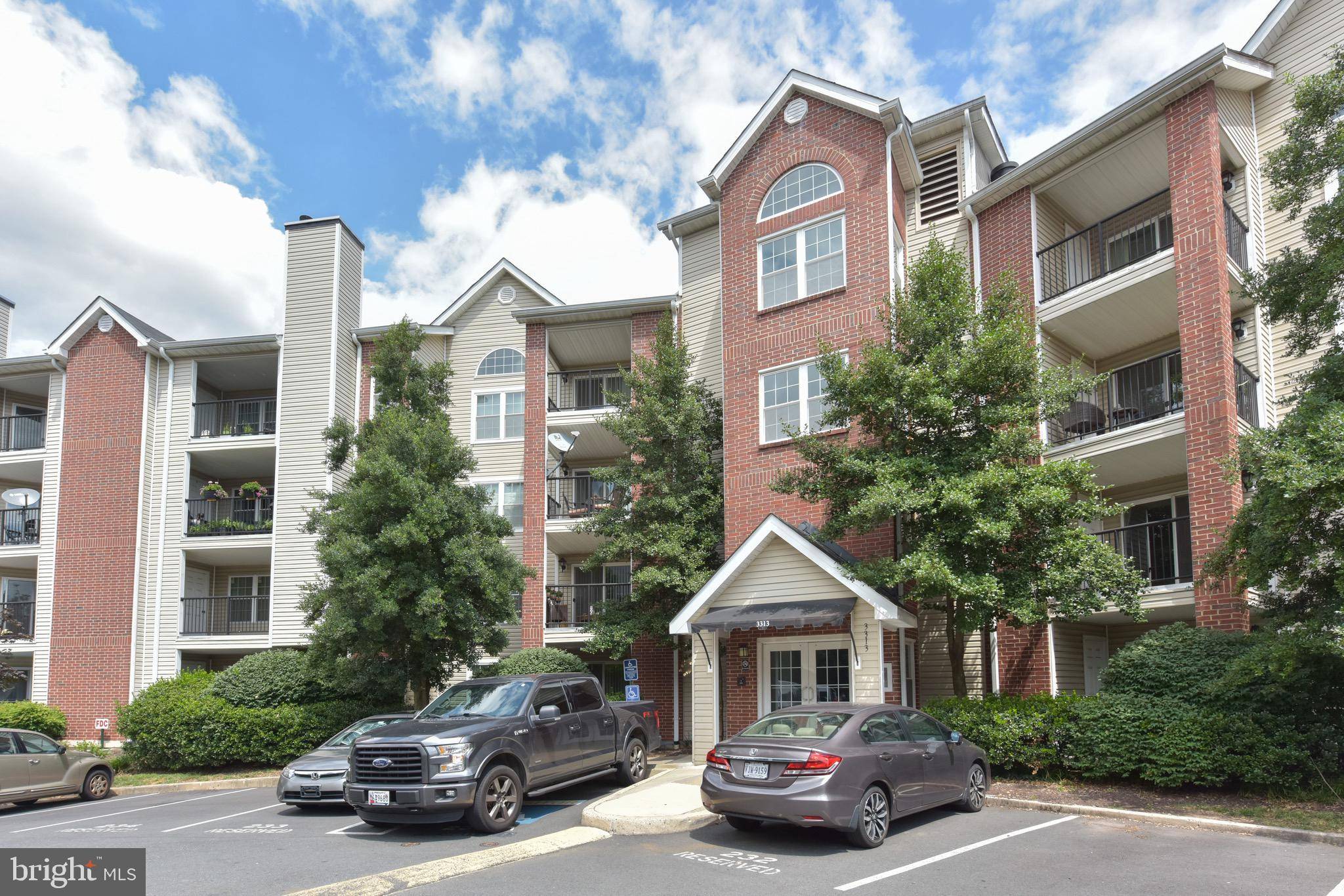 Alexandria, VA 22302,3313 WYNDHAM CIR #2210