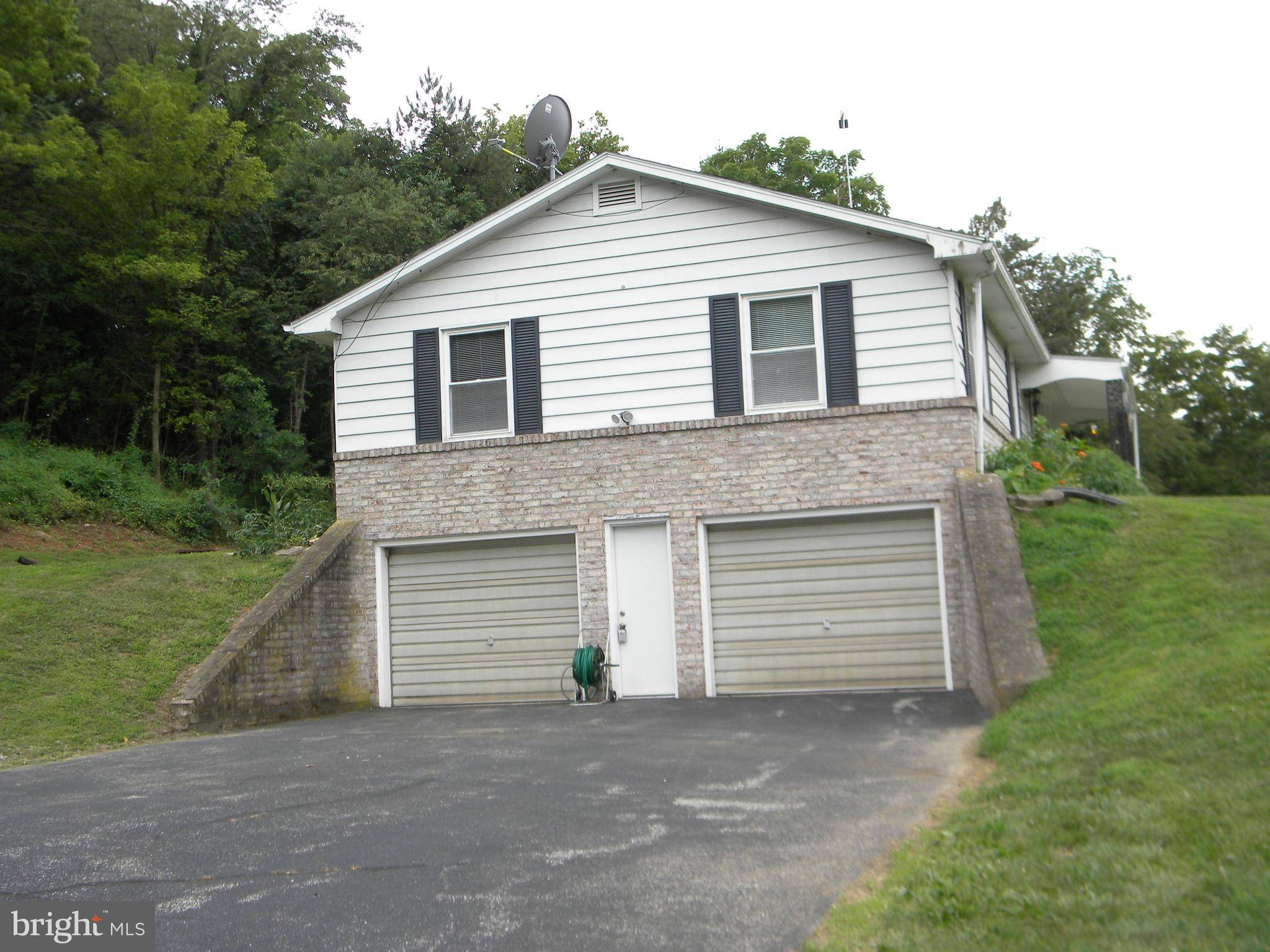 Spring Grove, PA 17362,5302 HILLCLIMB RD