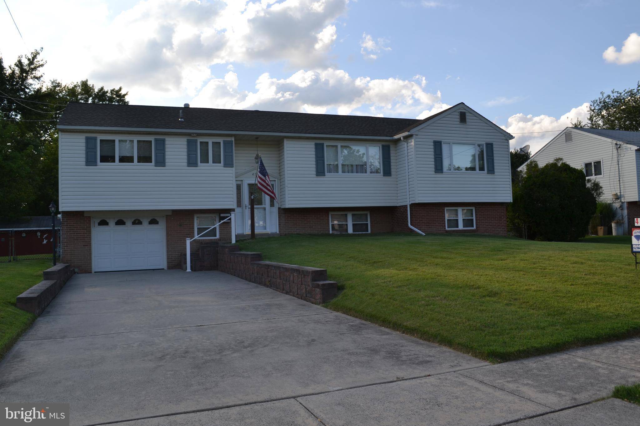 Warminster, PA 18974,472 HARDMAN LN