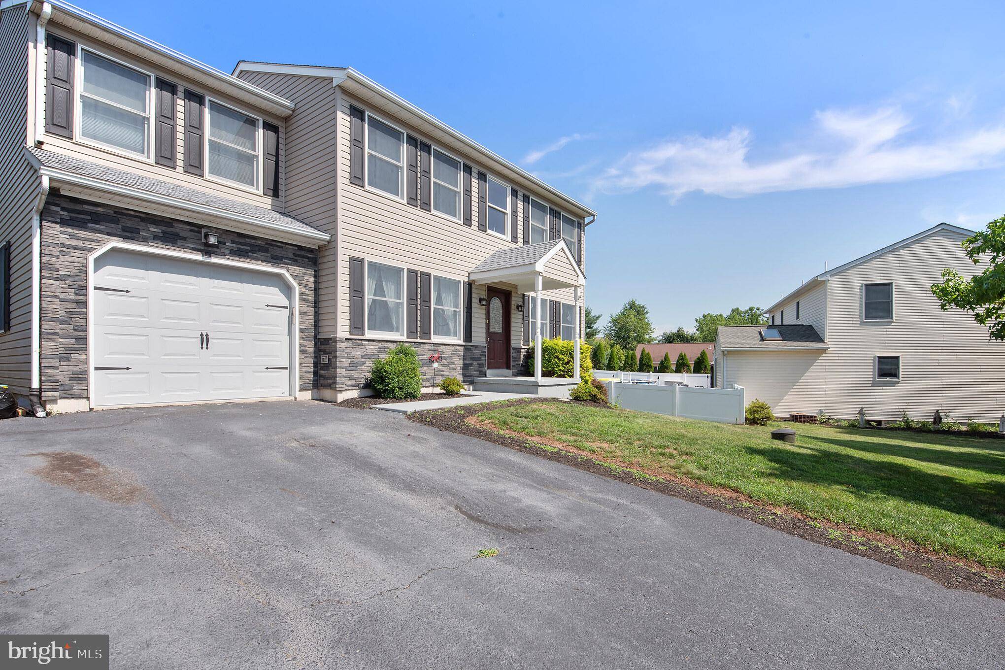 Pennsburg, PA 18073,1014 JODIE CT