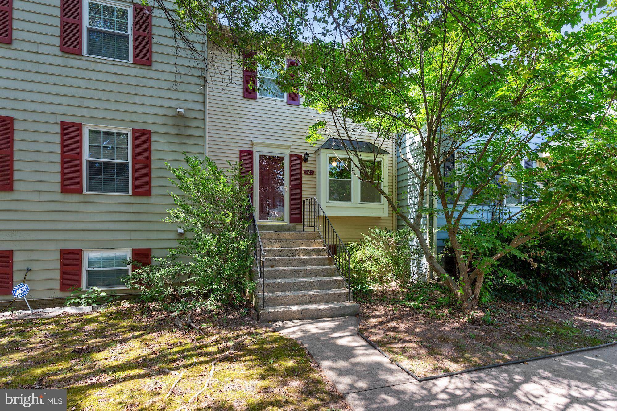 Herndon, VA 20170,929 BARTON OAKS PL