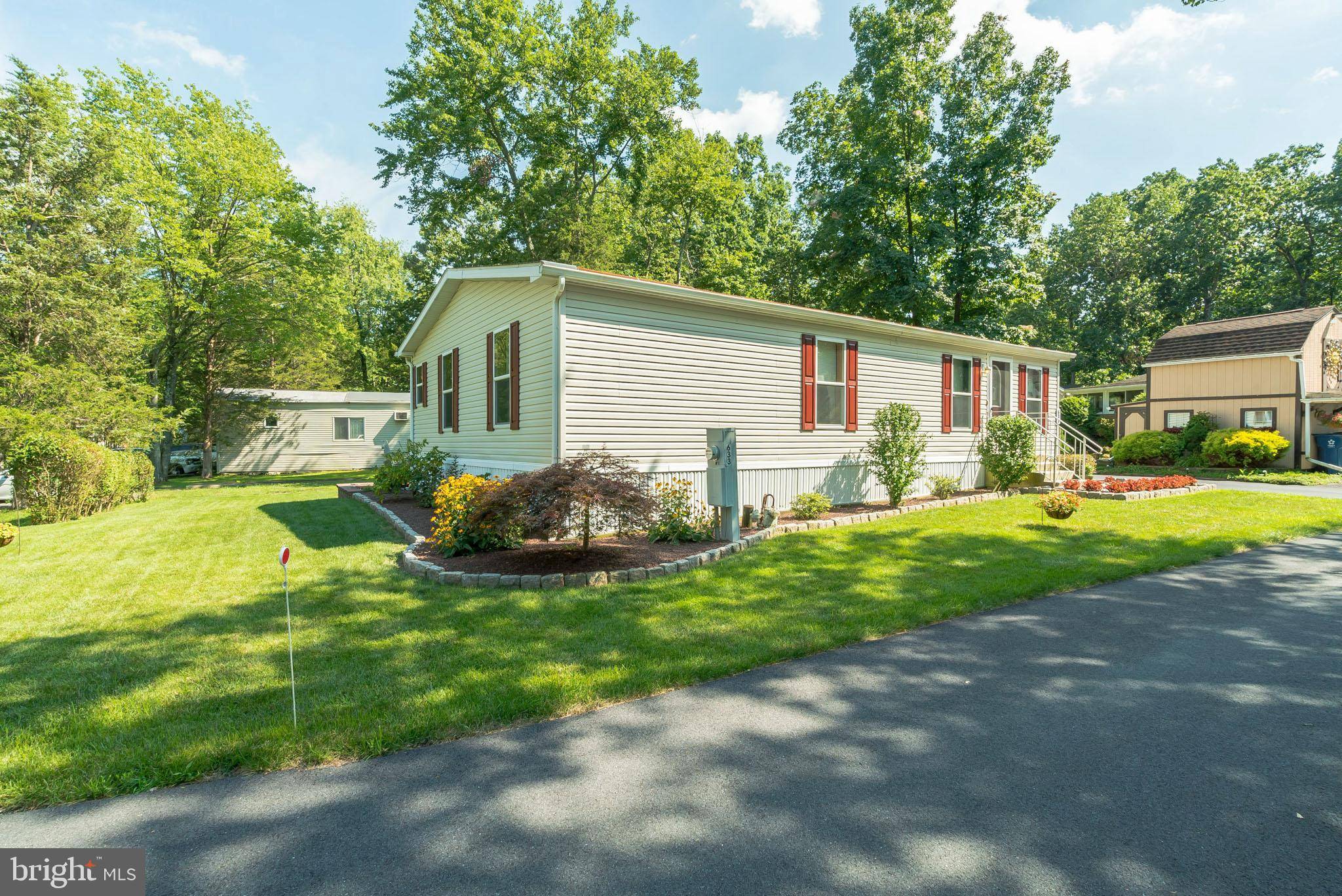 Green Lane, PA 18054,633 WILLOW DR