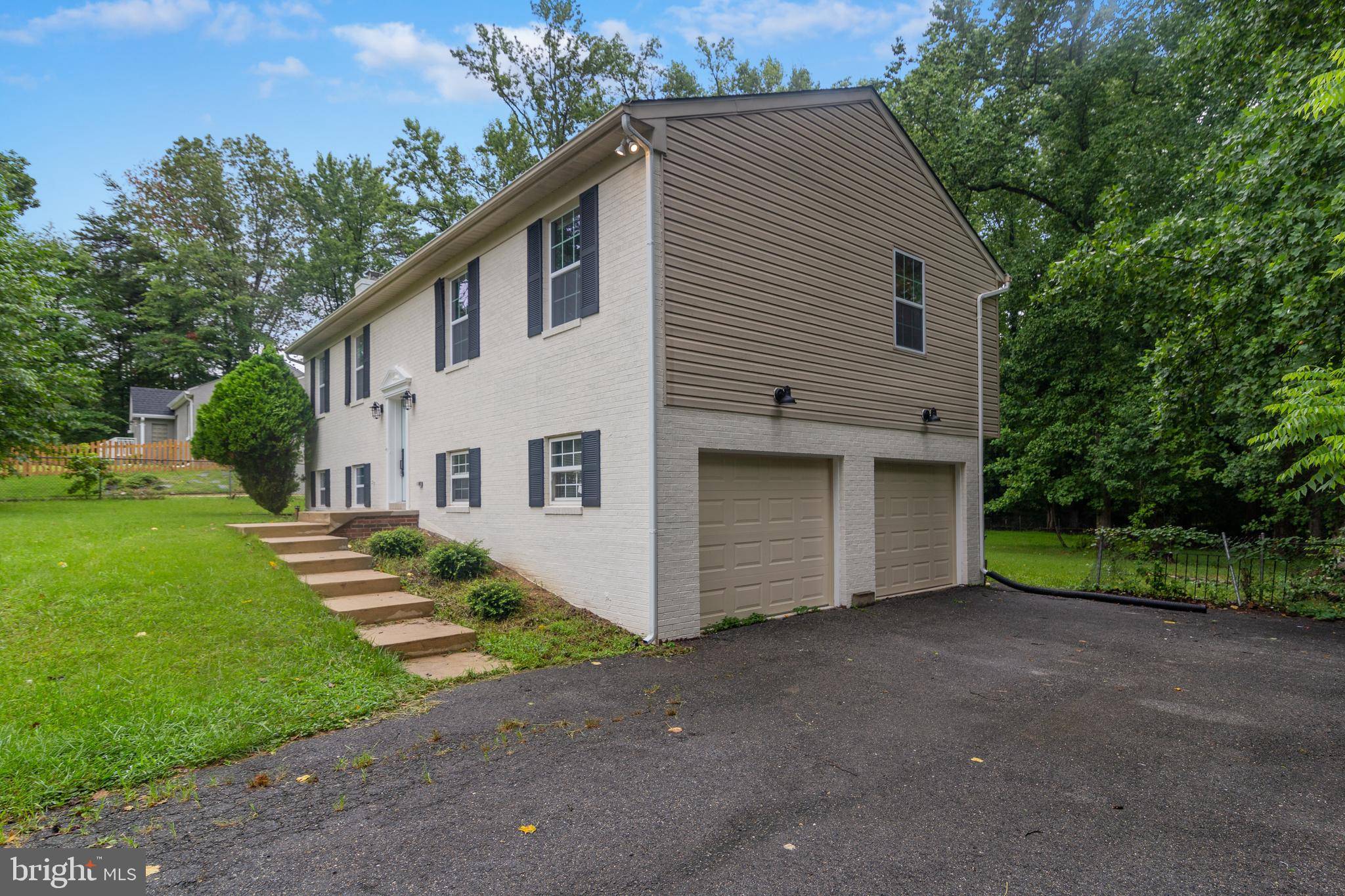 Clinton, MD 20735,7906 COLONIAL LN