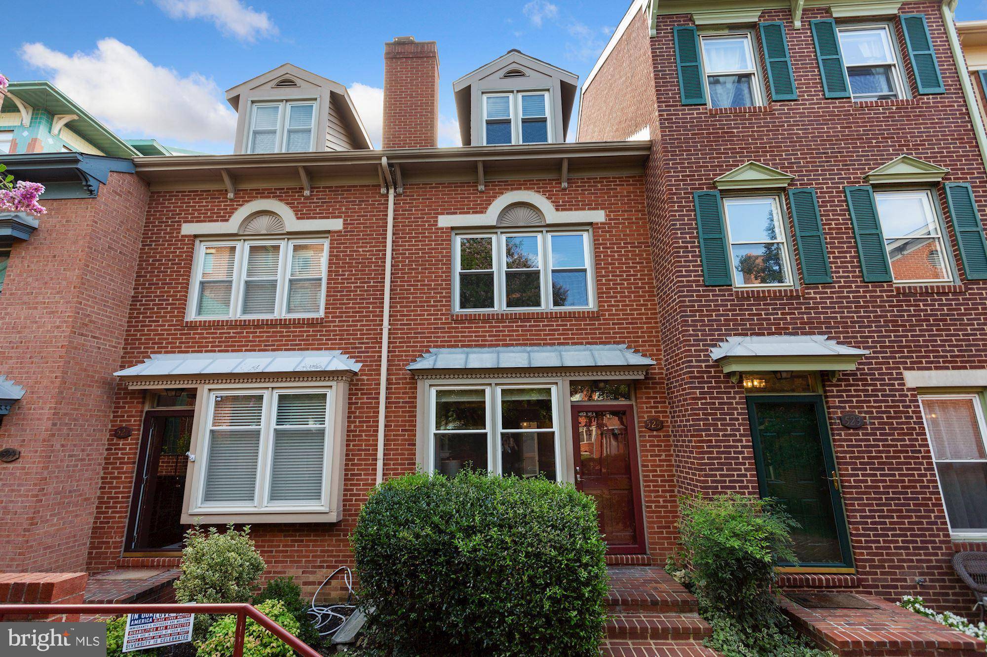 Alexandria, VA 22314,525 COLECROFT CT