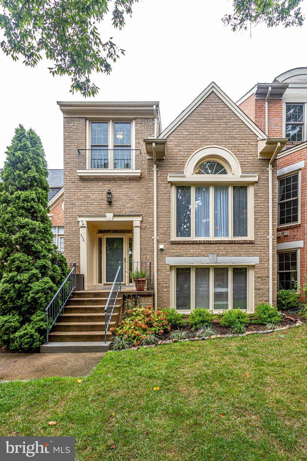 Falls Church, VA 22043,2261 KINGS GARDEN WAY