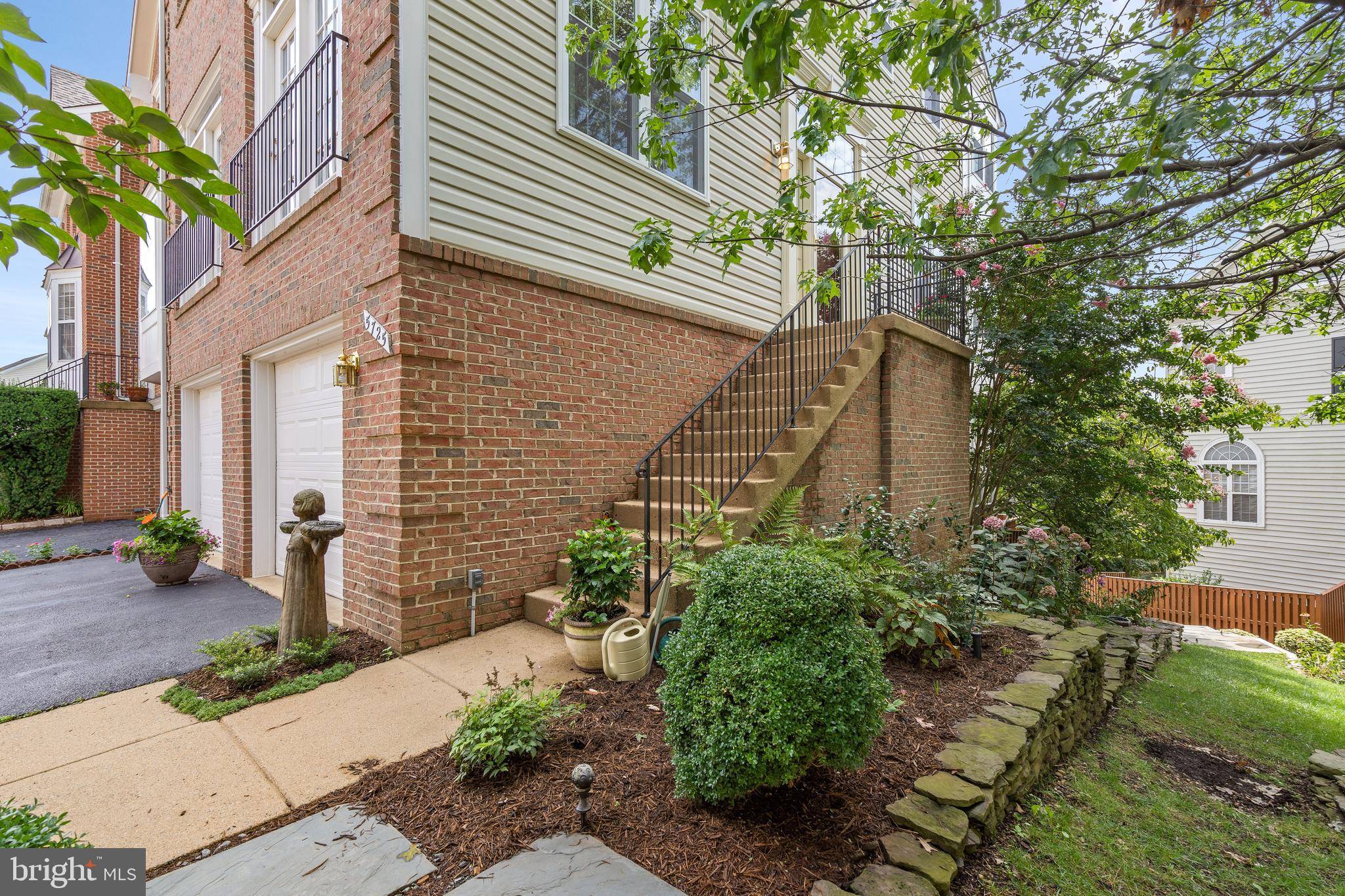 Alexandria, VA 22310,5725 GOVERNORS POND CIR