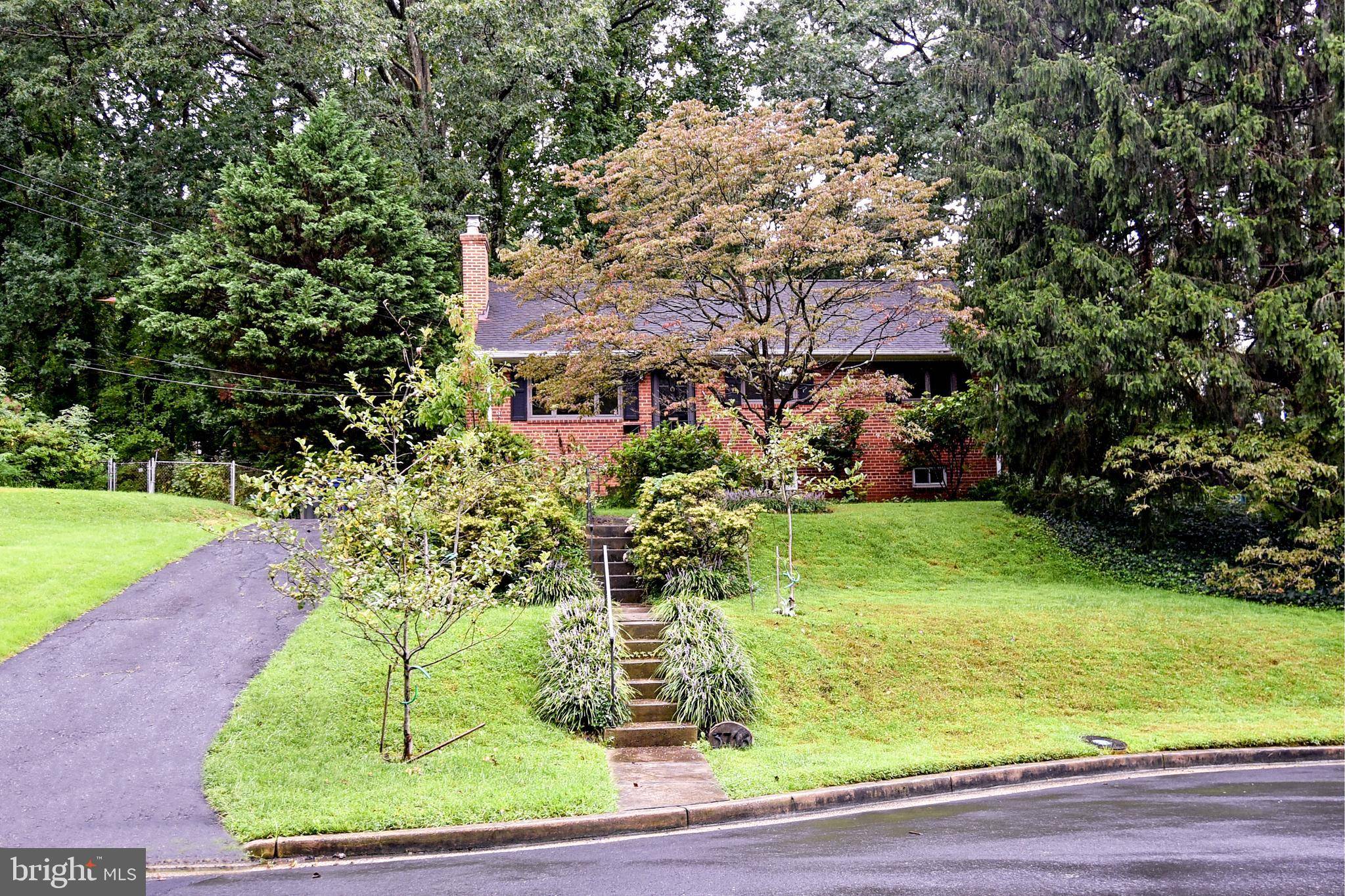 Annandale, VA 22003,3716 RODES CT